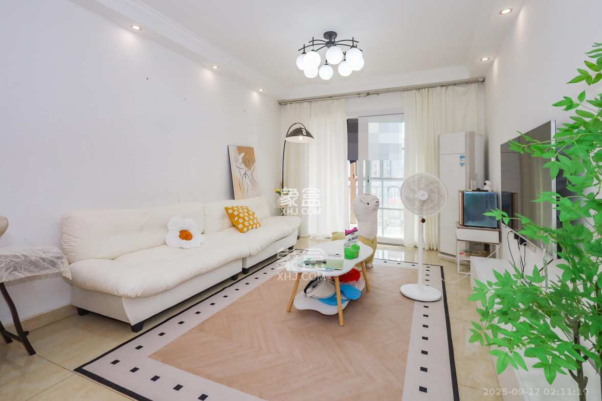 钰龙天下二期(钰龙佳园)  3室2厅2卫    182.0万 钰龙天下二期(钰龙佳园)  3室2厅2卫    182.0万客厅