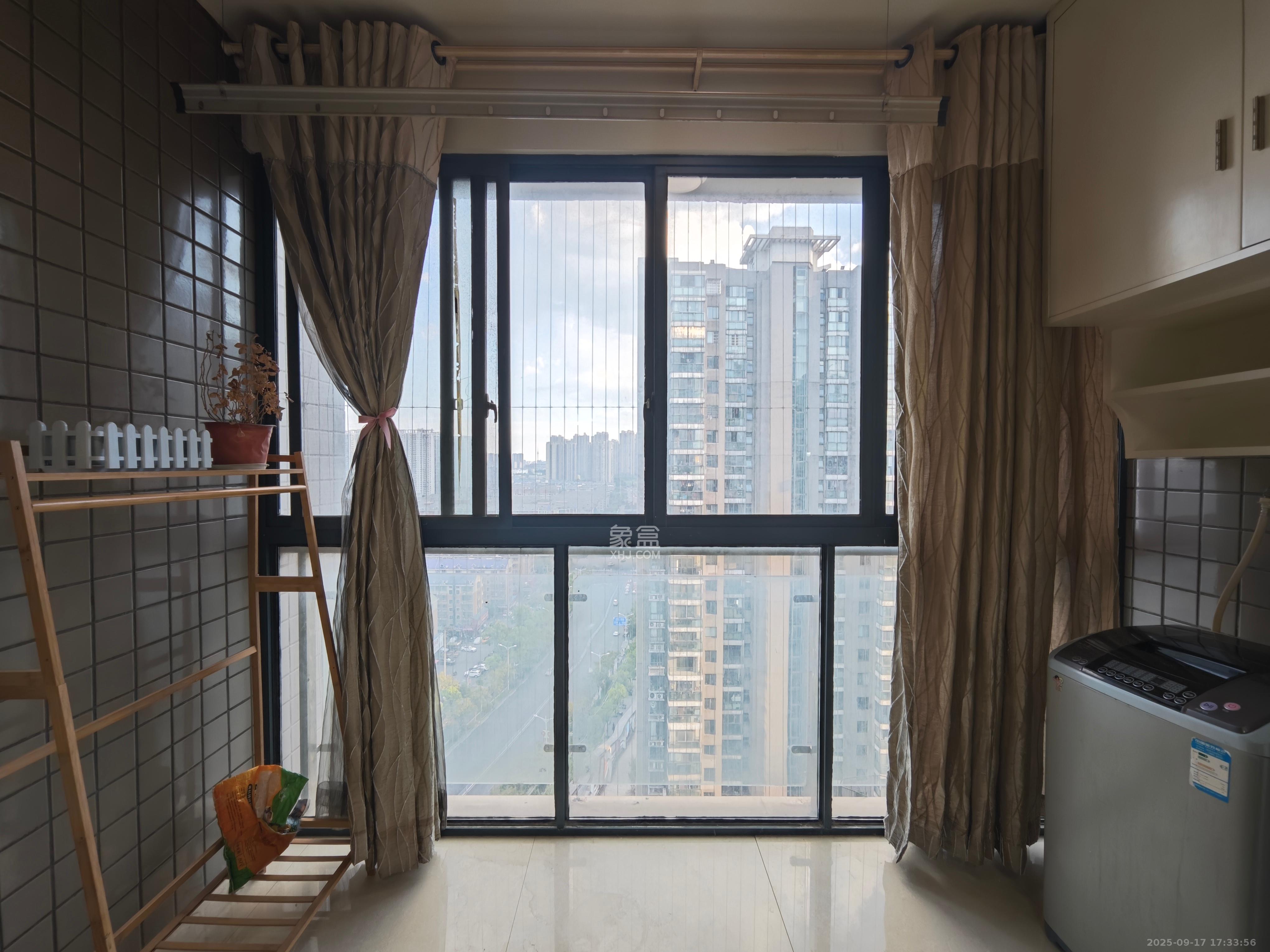 湘江世纪城悦江苑 1室2厅1卫 2500.0元/月 湘江世纪城悦江苑 1室2厅1卫 2500.0元/月室内图