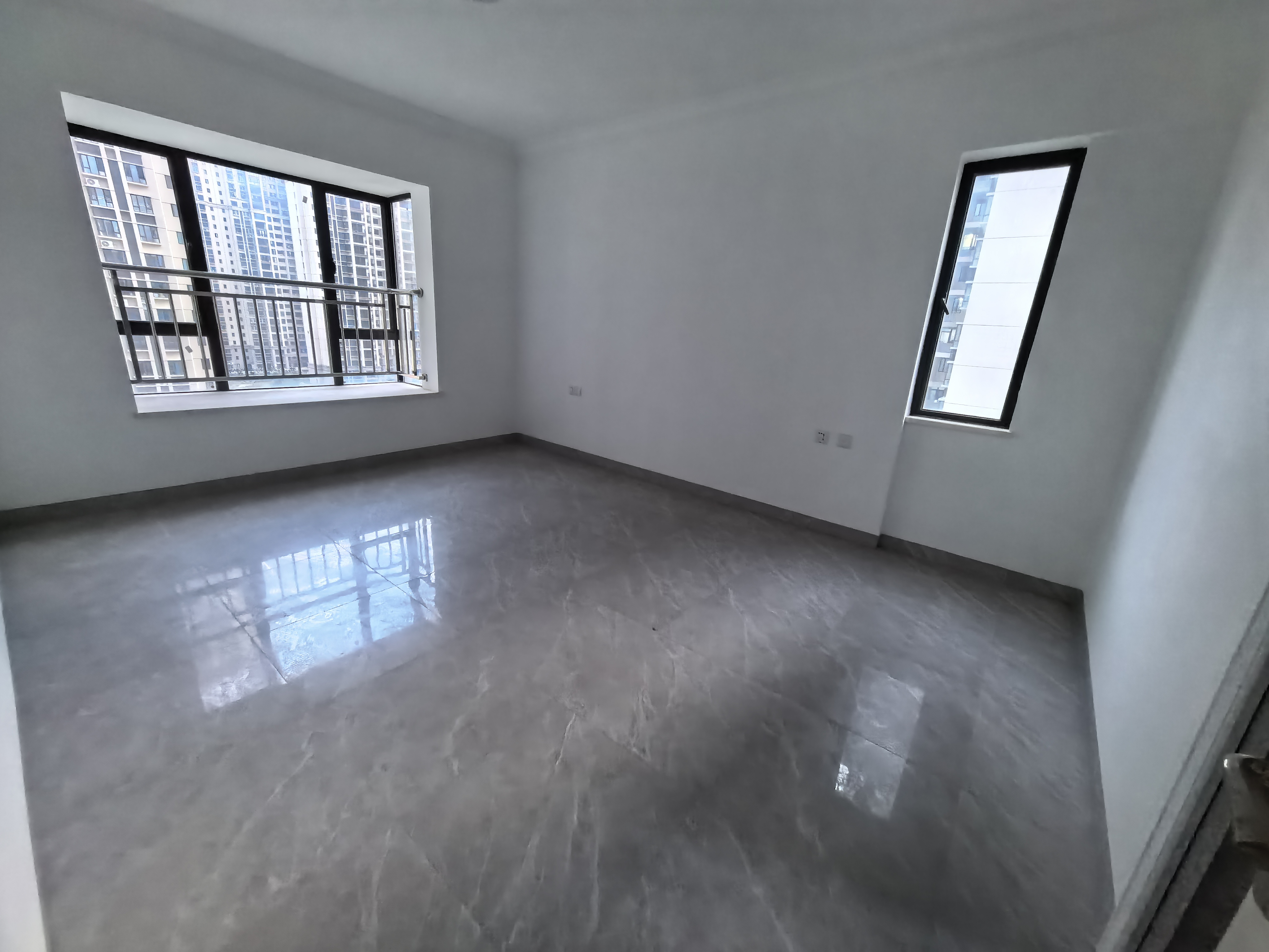 和风家园二期碧海居  4室2厅2卫    3800.0元/月室内图