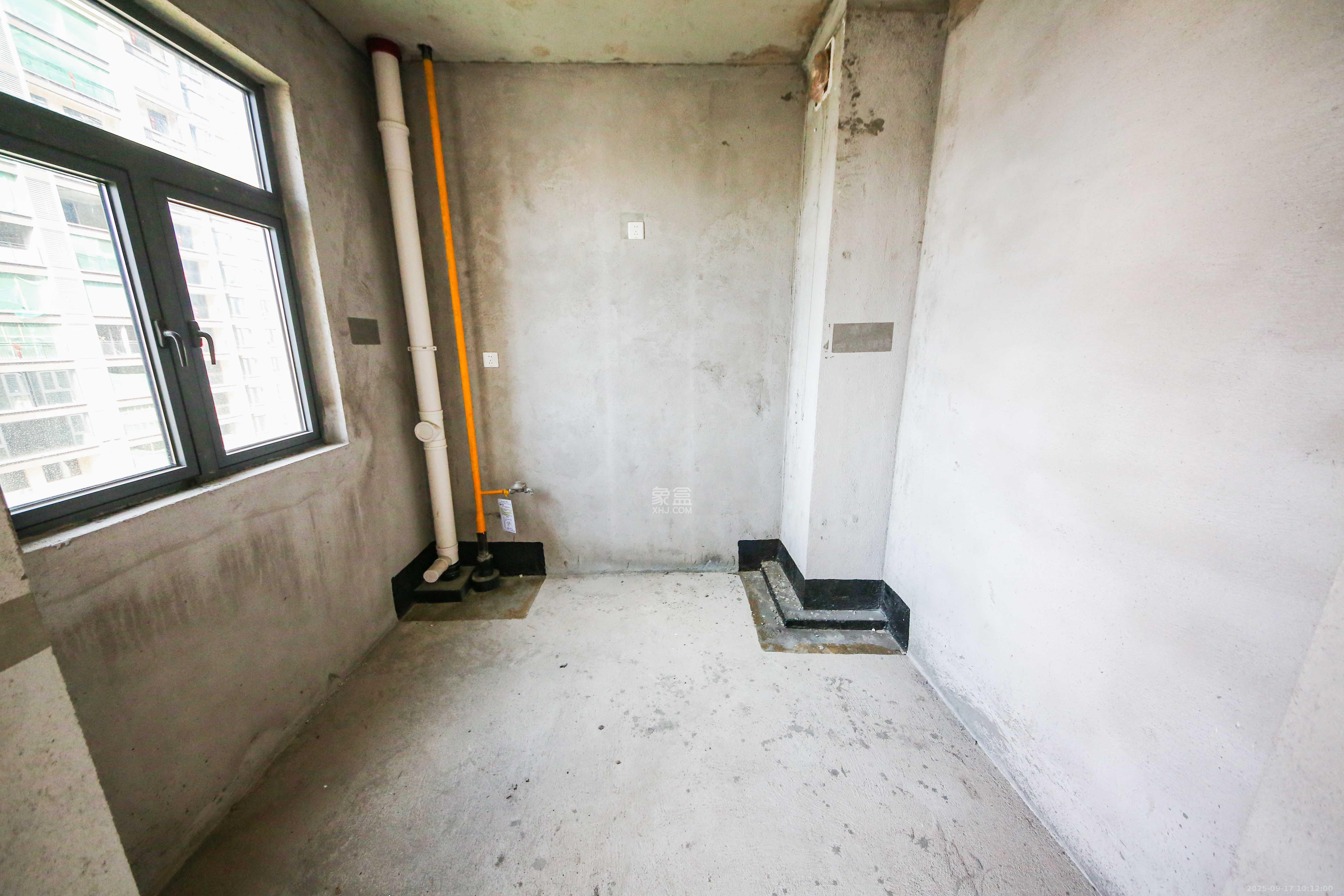 中建钰和城  4室2厅2卫   190.00万厨房