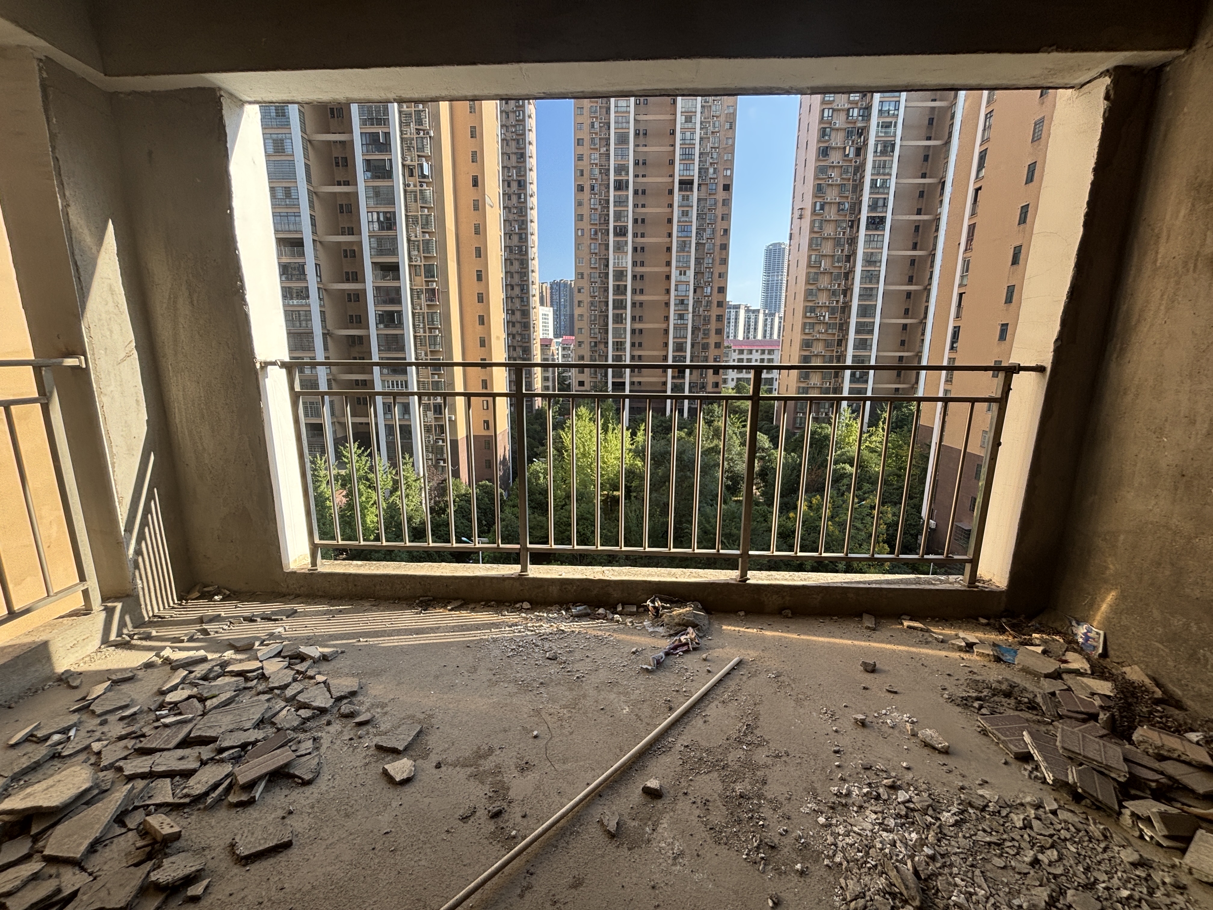 株山国际世家 3室2厅2卫 56.8万 株山国际世家 3室2厅2卫 56.8万客厅