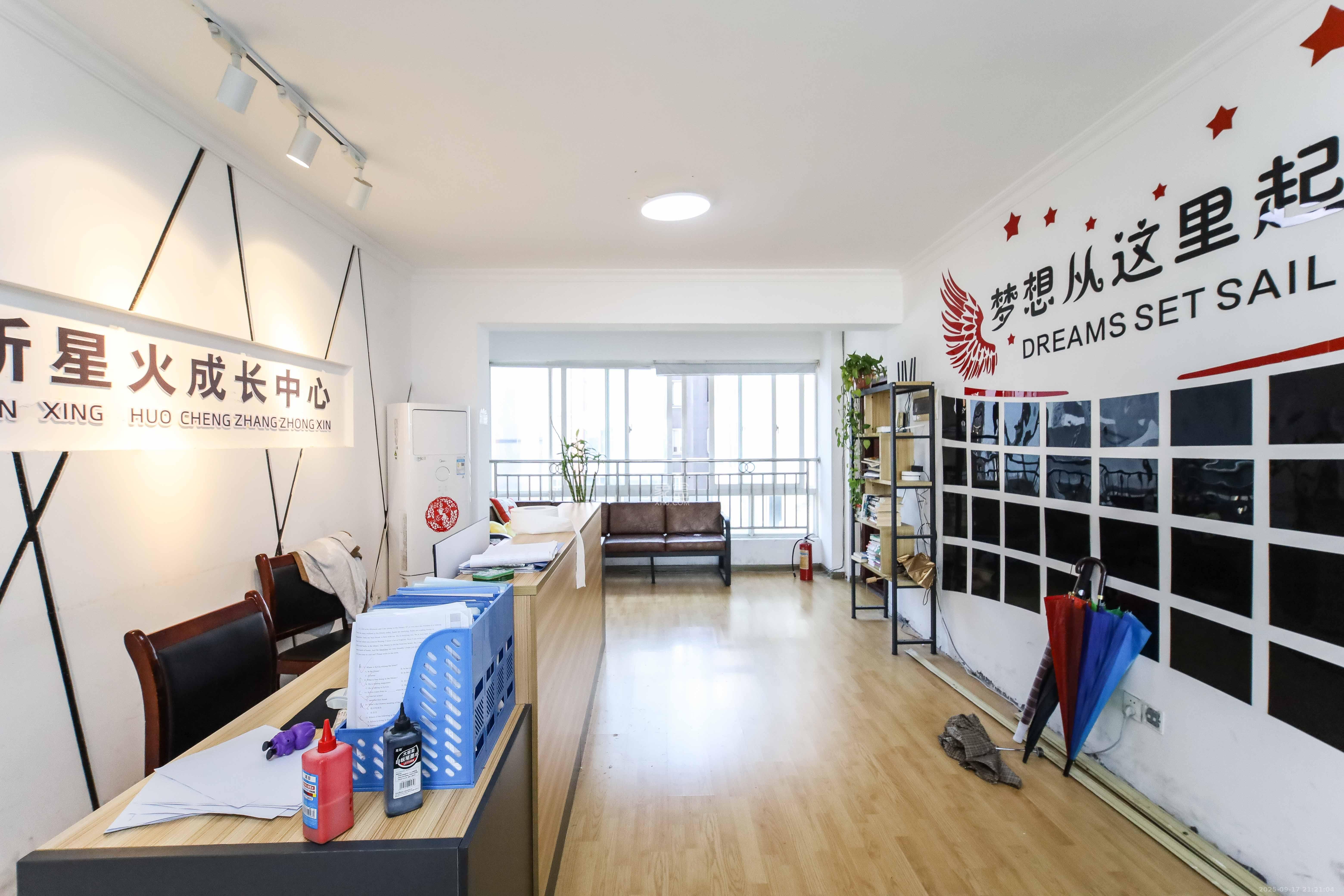 东门壹号家园 4室2厅2卫 108.0万 东门壹号家园 4室2厅2卫 108.0万客厅