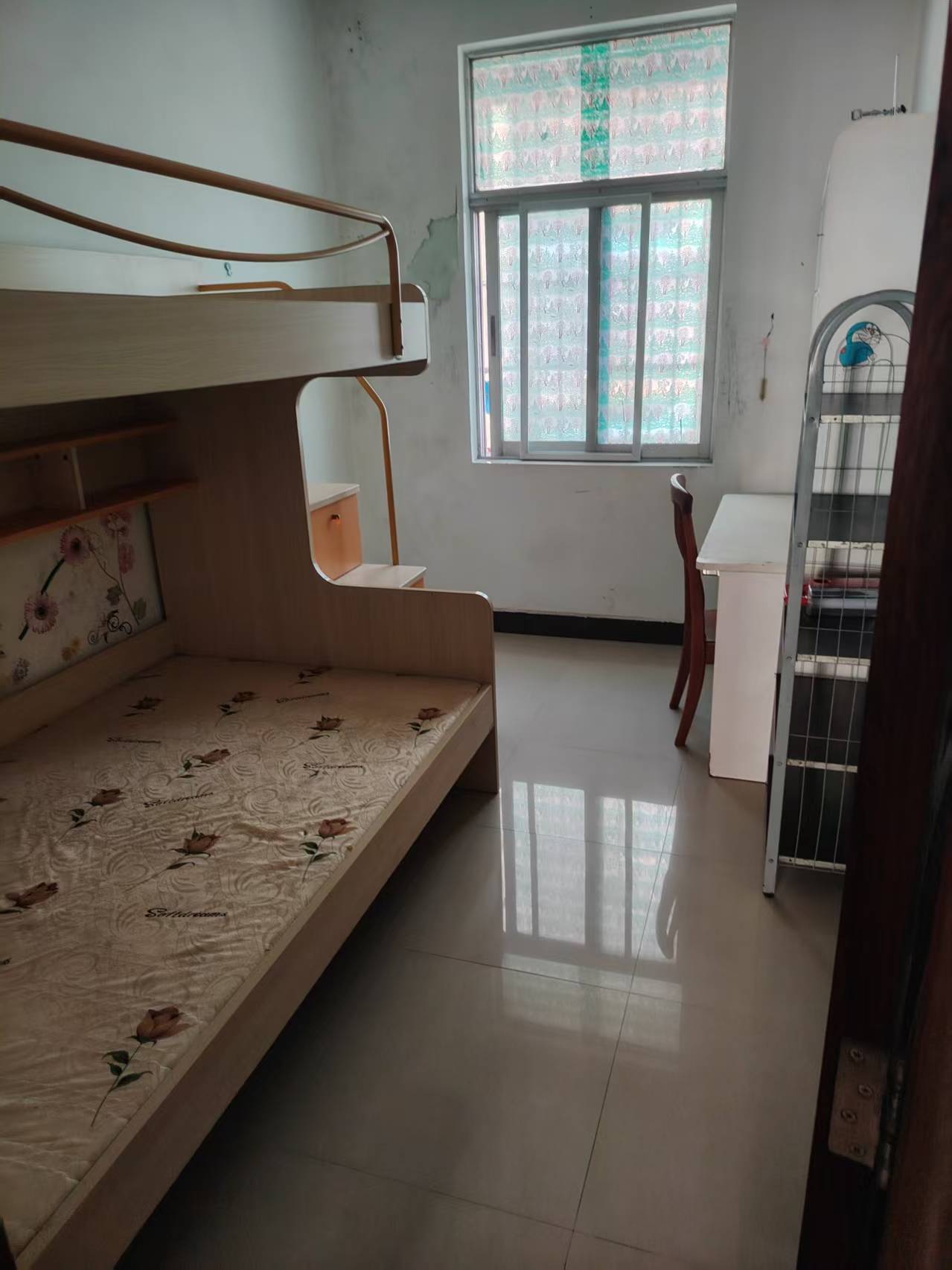 天福新村 3室2厅1卫 1700.0元/月 天福新村 3室2厅1卫 1700.0元/月室内图