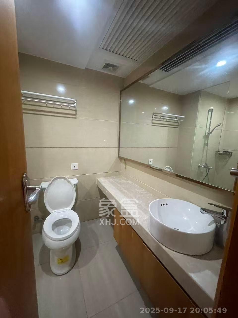 五一钻界  1室1厅1卫    2200.0元/月室内图