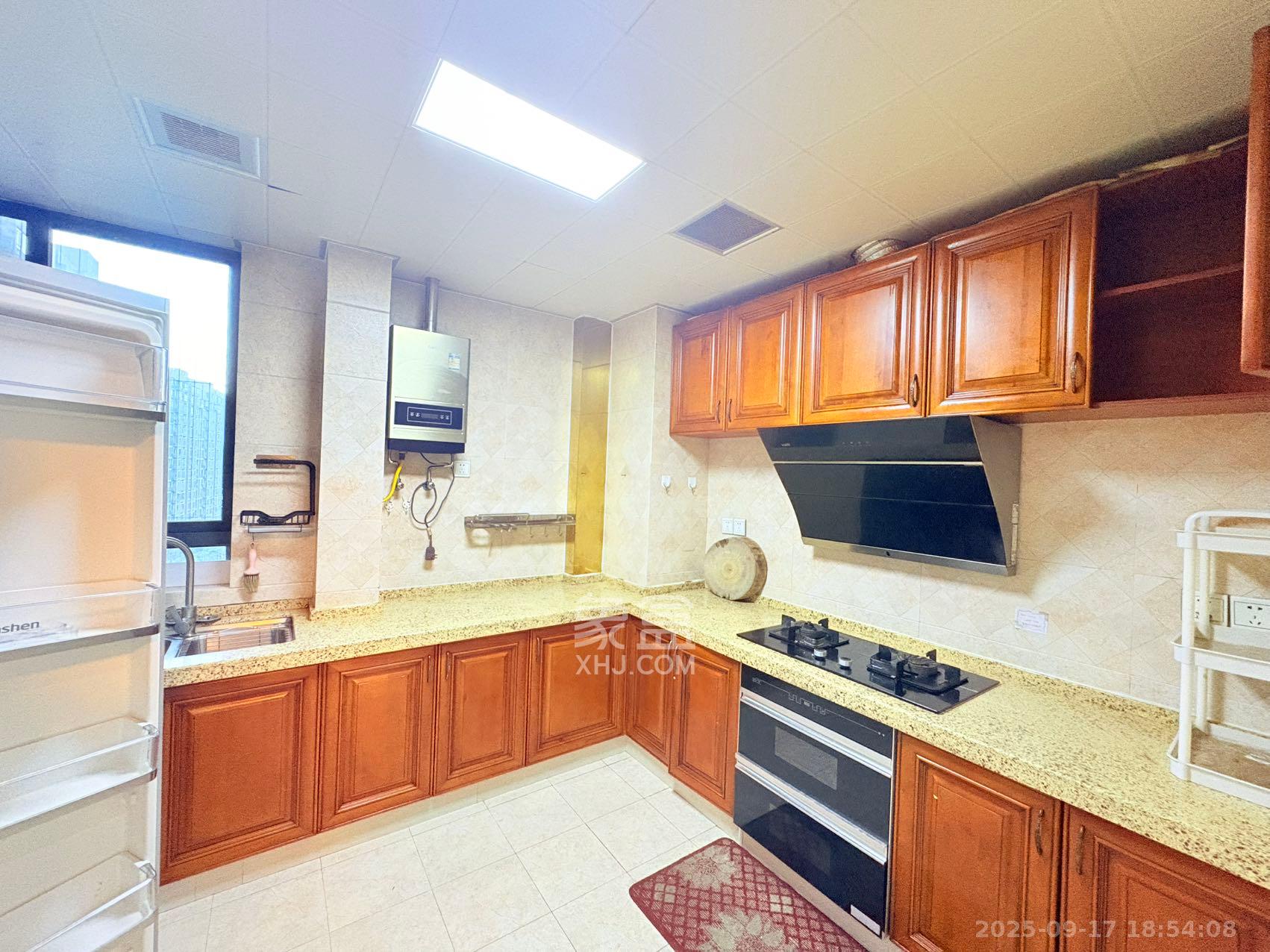 湘府十城（汇财御景湾新寓,汇财国际）  1室2厅1卫    2500.0元/月室内图