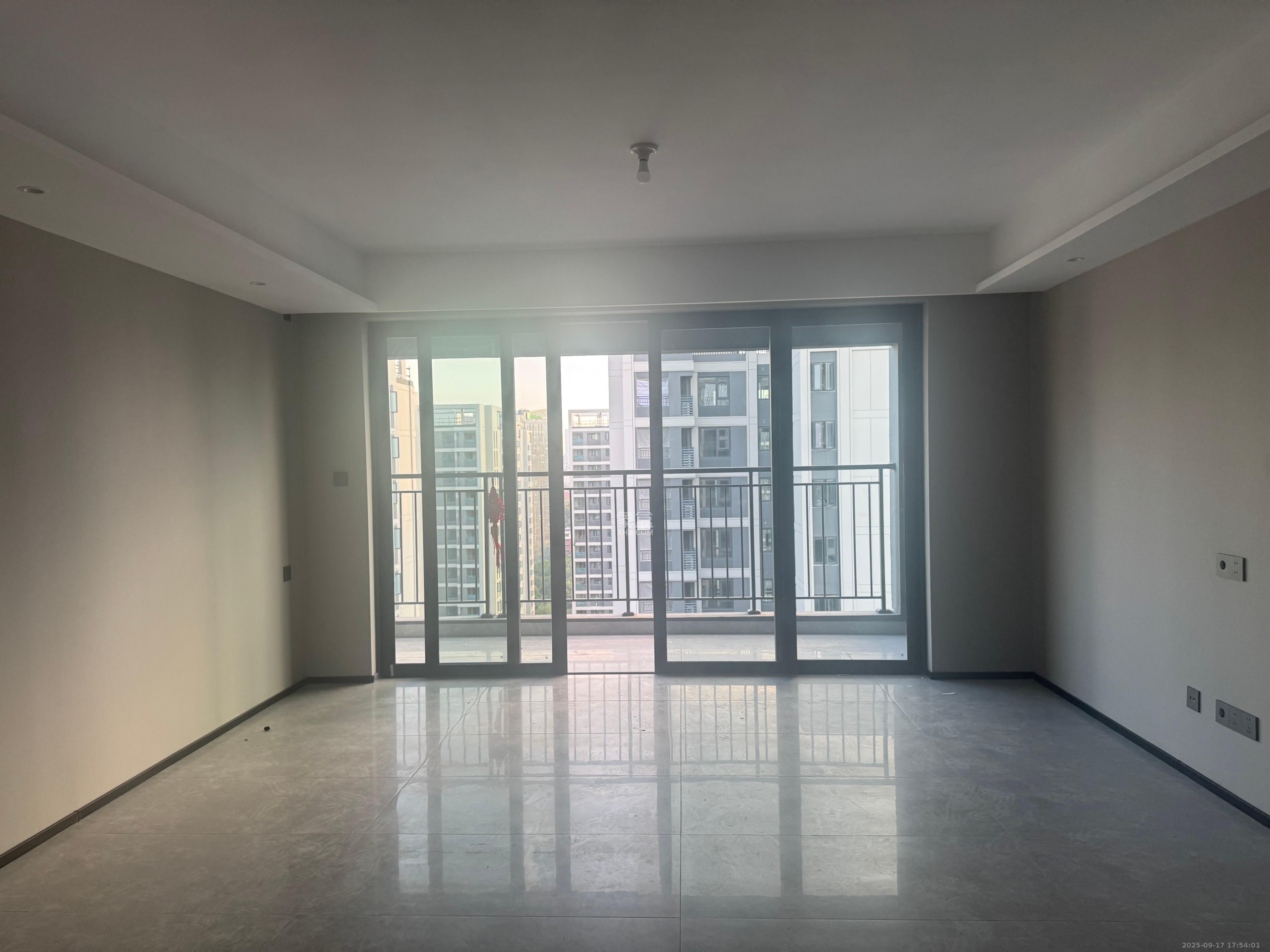 轨道万科璞悦湾 4室2厅2卫 4500.0元/月 轨道万科璞悦湾 4室2厅2卫 4500.0元/月室内图