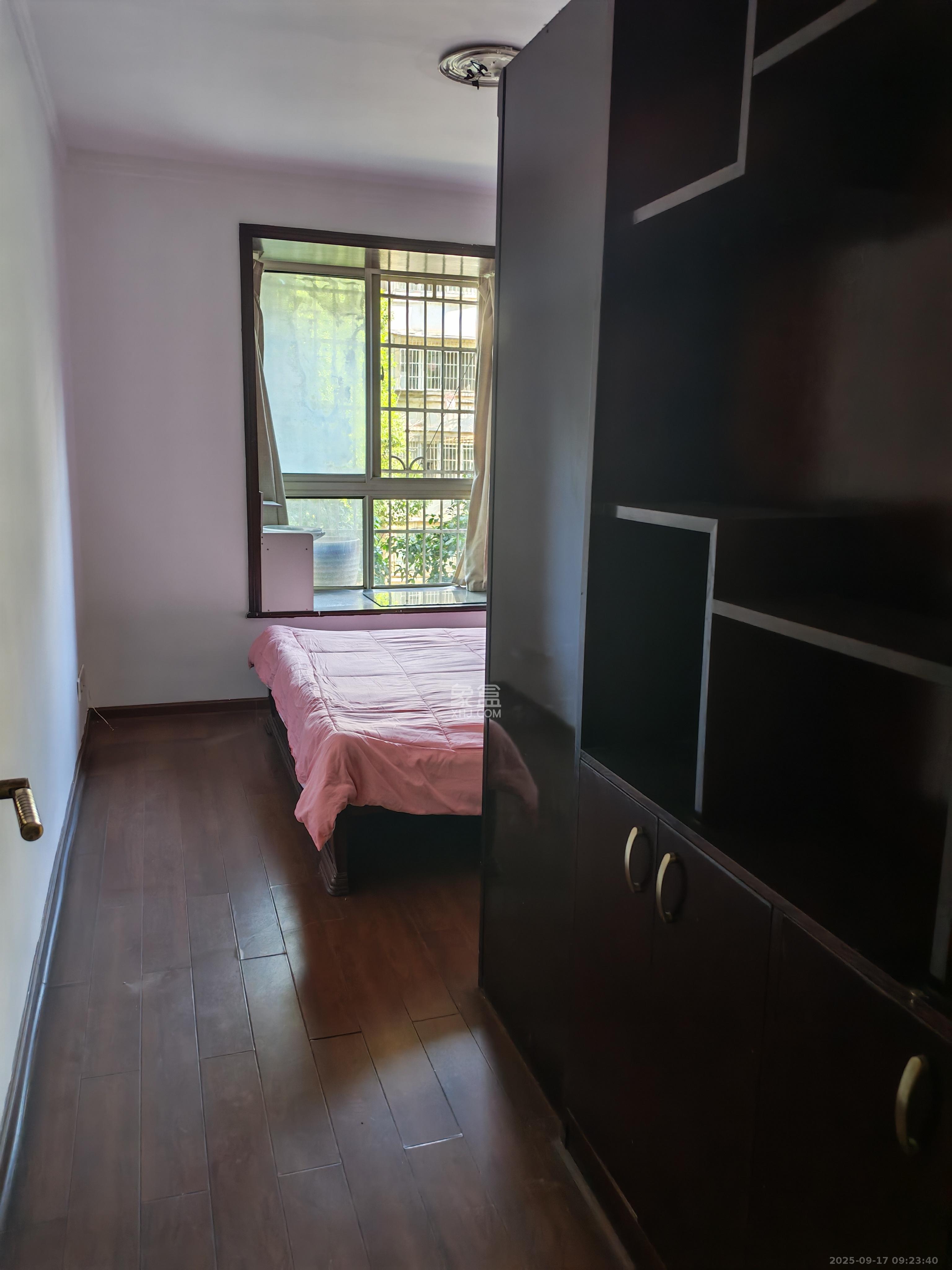 德润园 3室2厅1卫 2300.0元/月 德润园 3室2厅1卫 2300.0元/月室内图