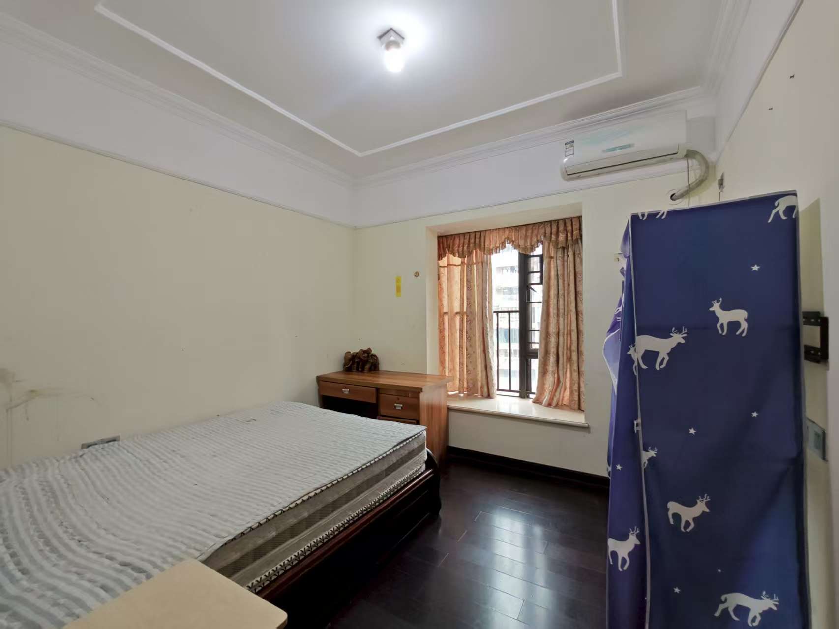 滨江海岸一期 4室2厅2卫 4500.0元/月 滨江海岸一期 4室2厅2卫 4500.0元/月室内图