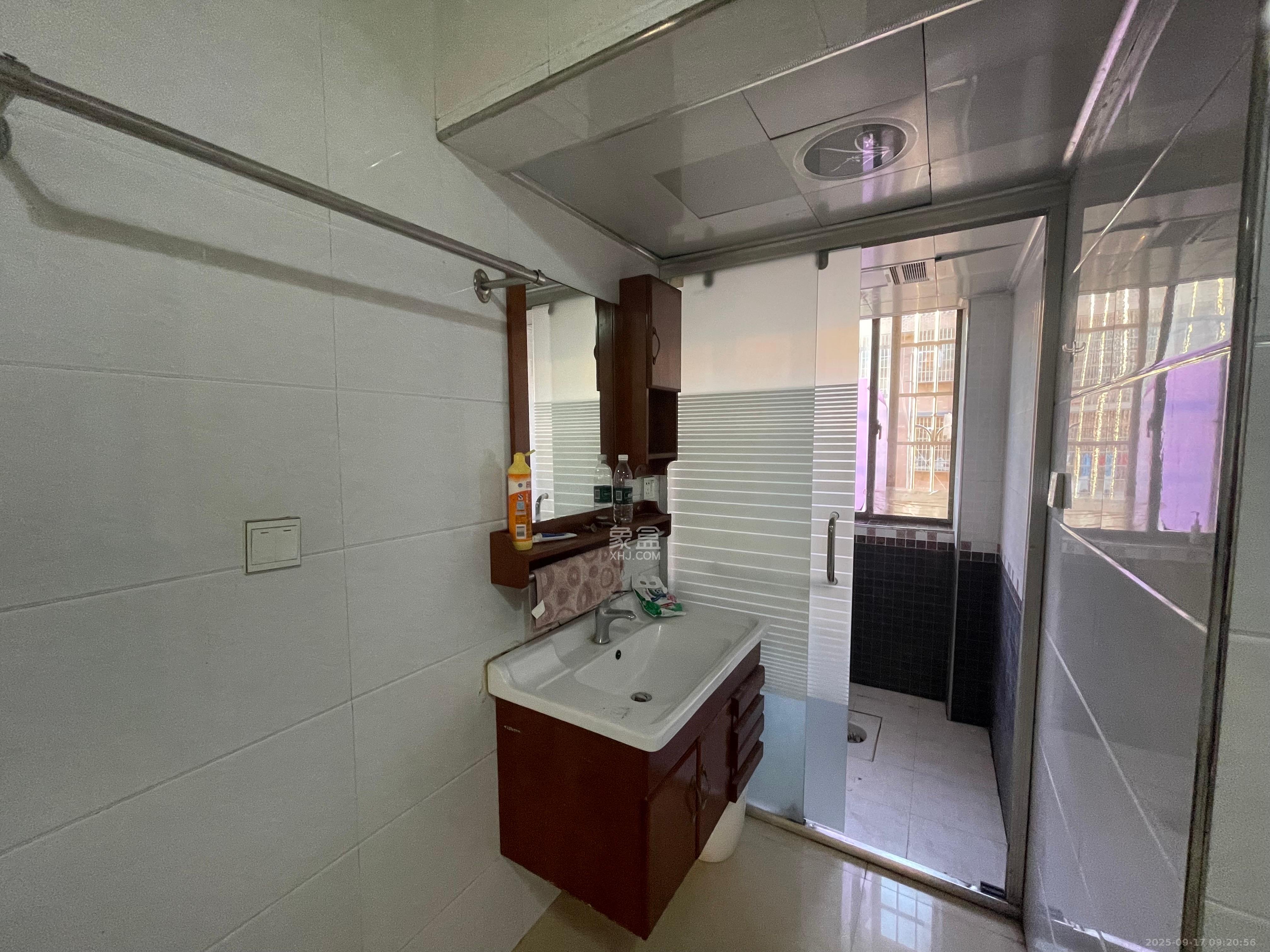 新路小区 2室1厅1卫 1500.0元/月 新路小区 2室1厅1卫 1500.0元/月室内图