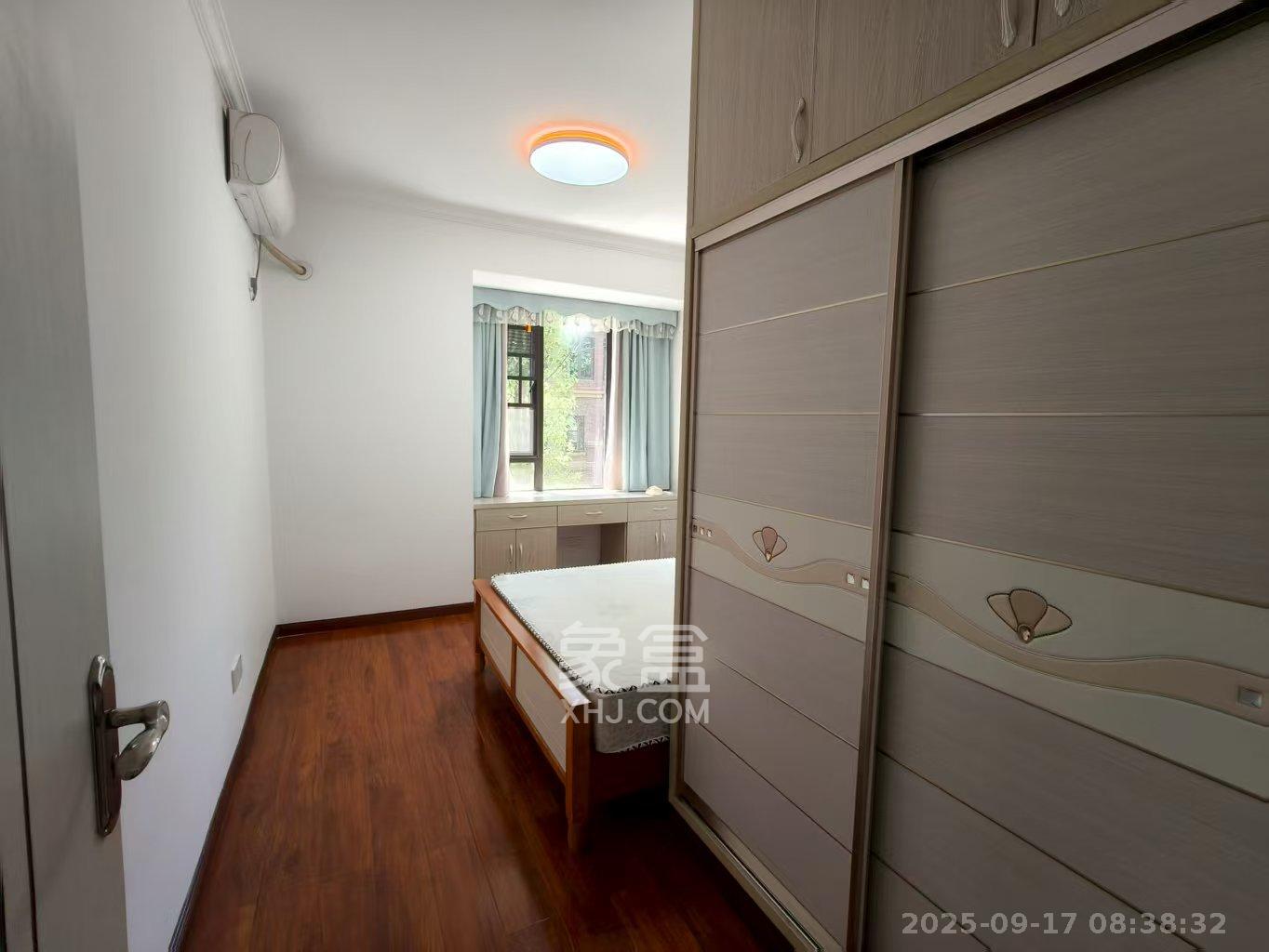 星湖湾二期洋房  3室2厅2卫    2900.0元/月室内图