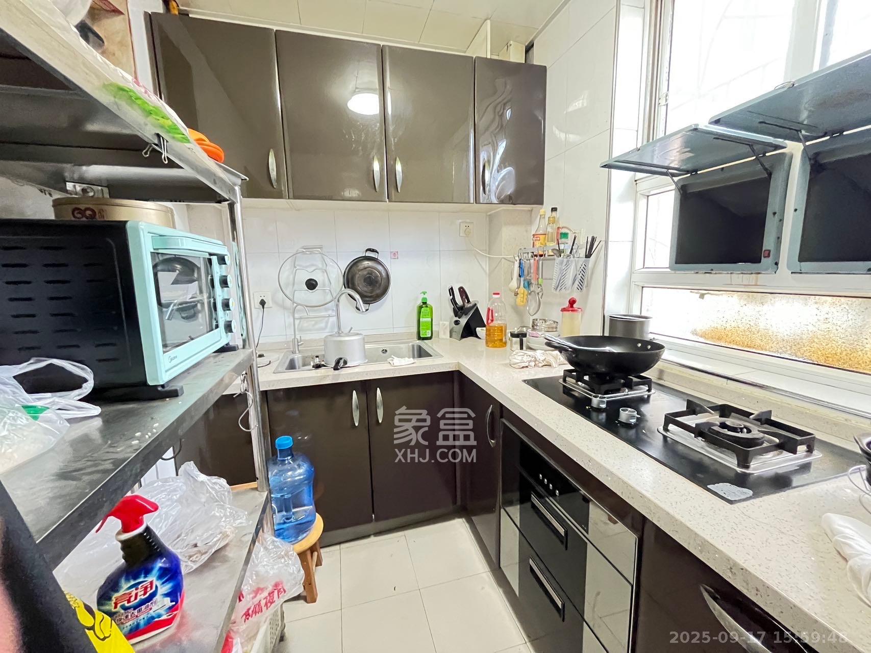 德政园  3室2厅2卫    2400.0元/月 德政园  3室2厅2卫    2400.0元/月室内图