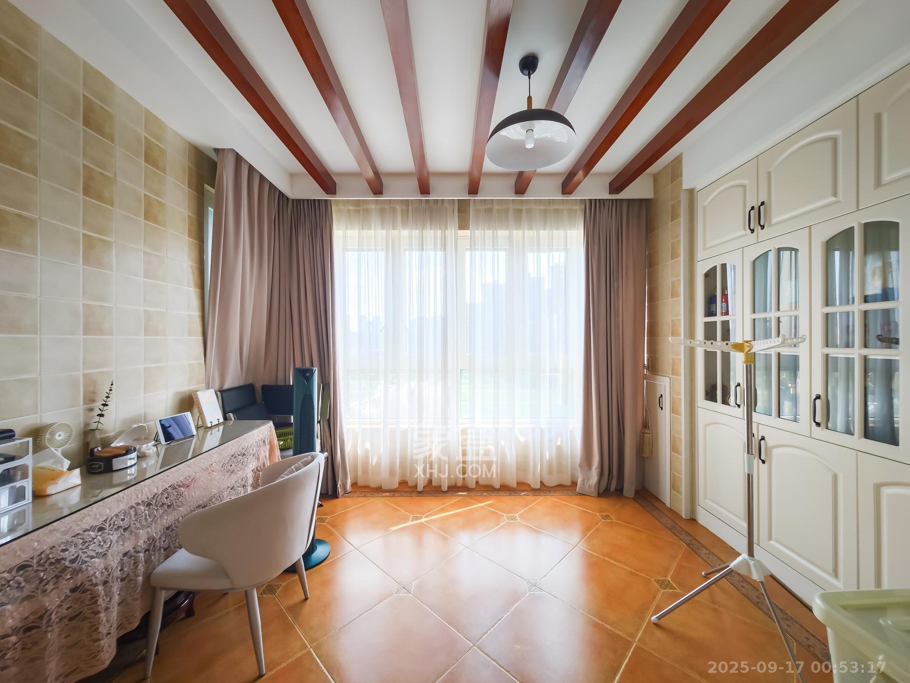 双湾国际(湘江御景花园) 3室2厅2卫 128.0万 双湾国际(湘江御景花园) 3室2厅2卫 128.0万阳台