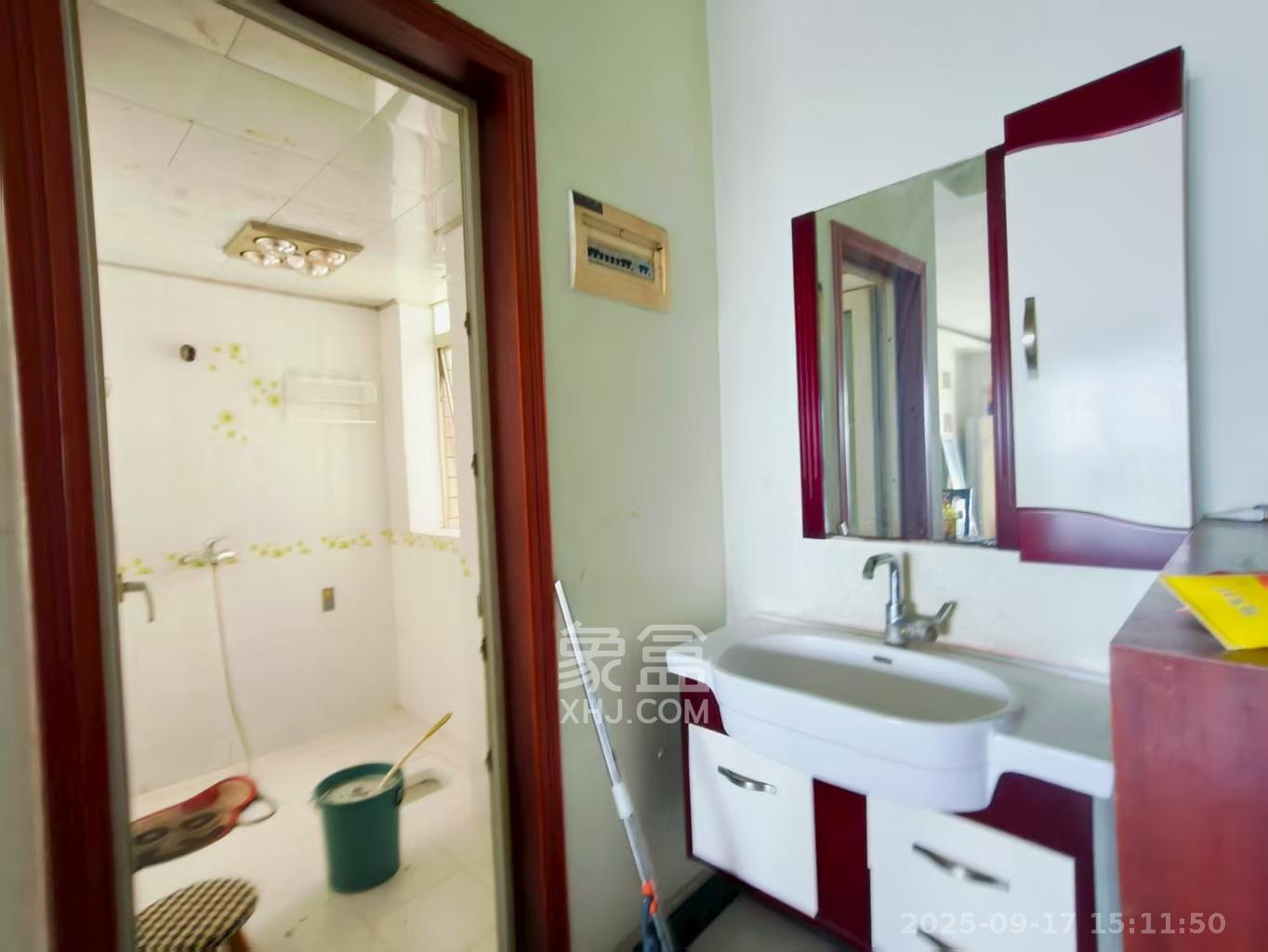 湘绣城 2室2厅1卫 1300.0元/月 湘绣城 2室2厅1卫 1300.0元/月室内图