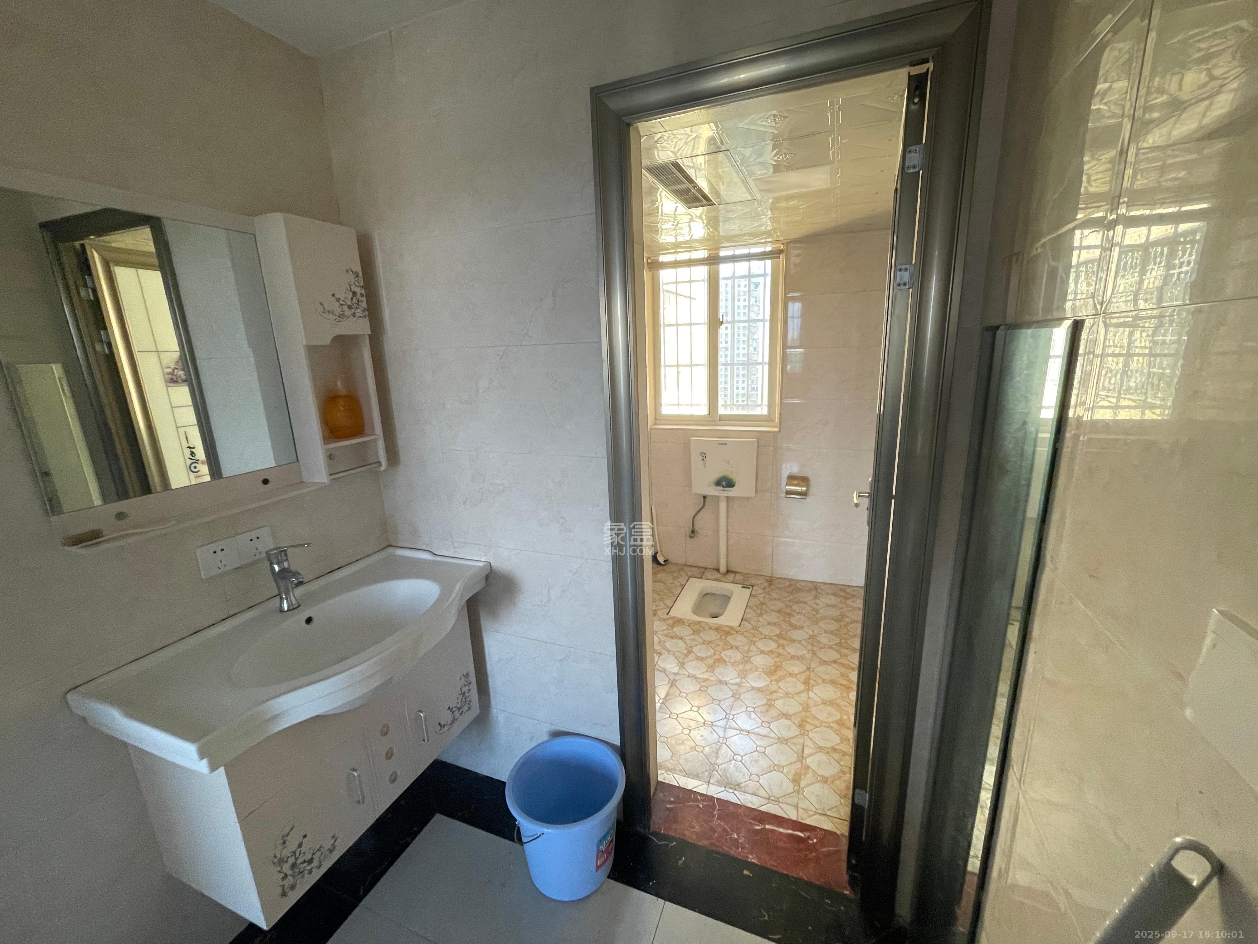 星城新宇桃花苑  3室1厅2卫    1900.0元/月室内图