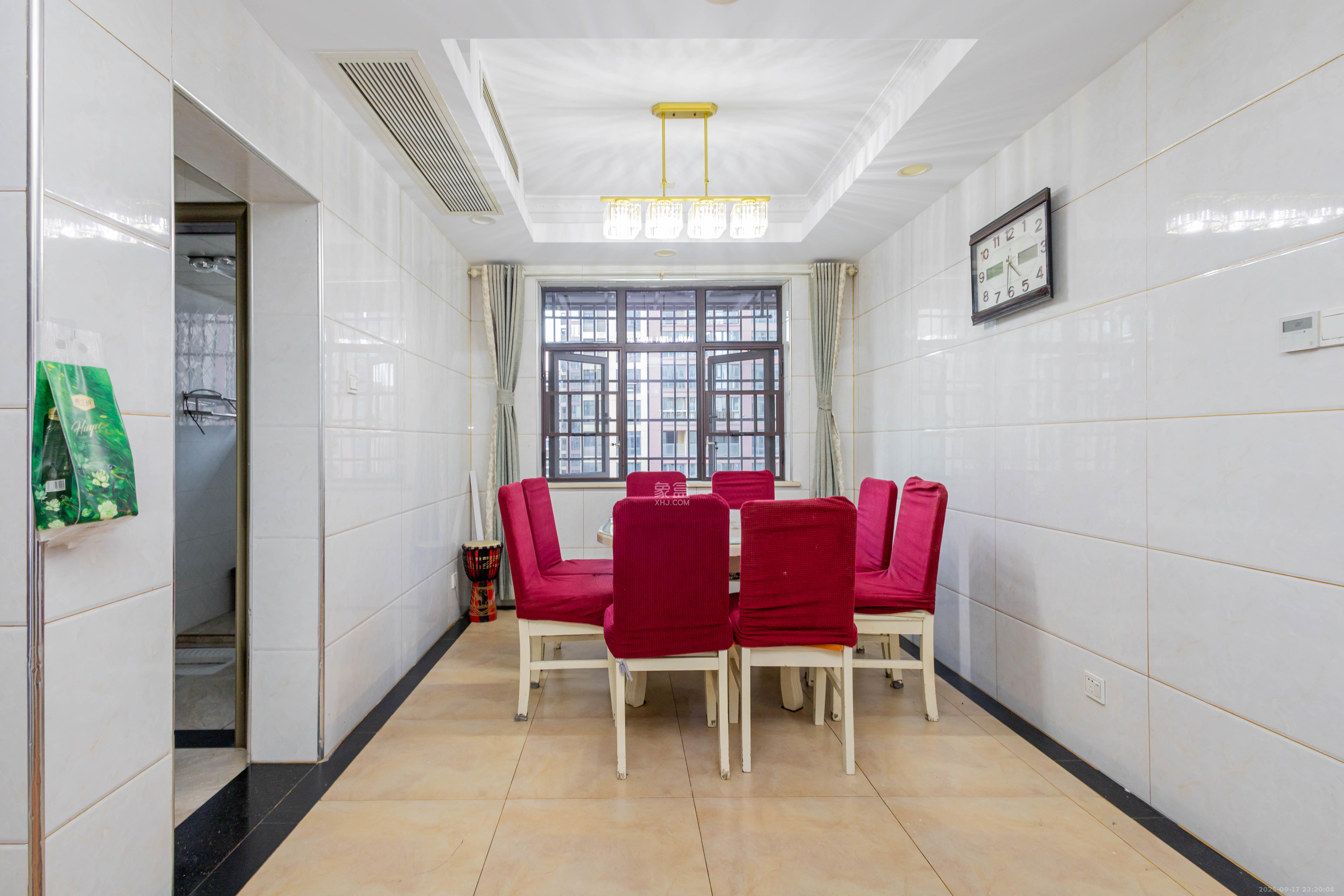 盛隆佳园  4室2厅2卫    126.0万客厅