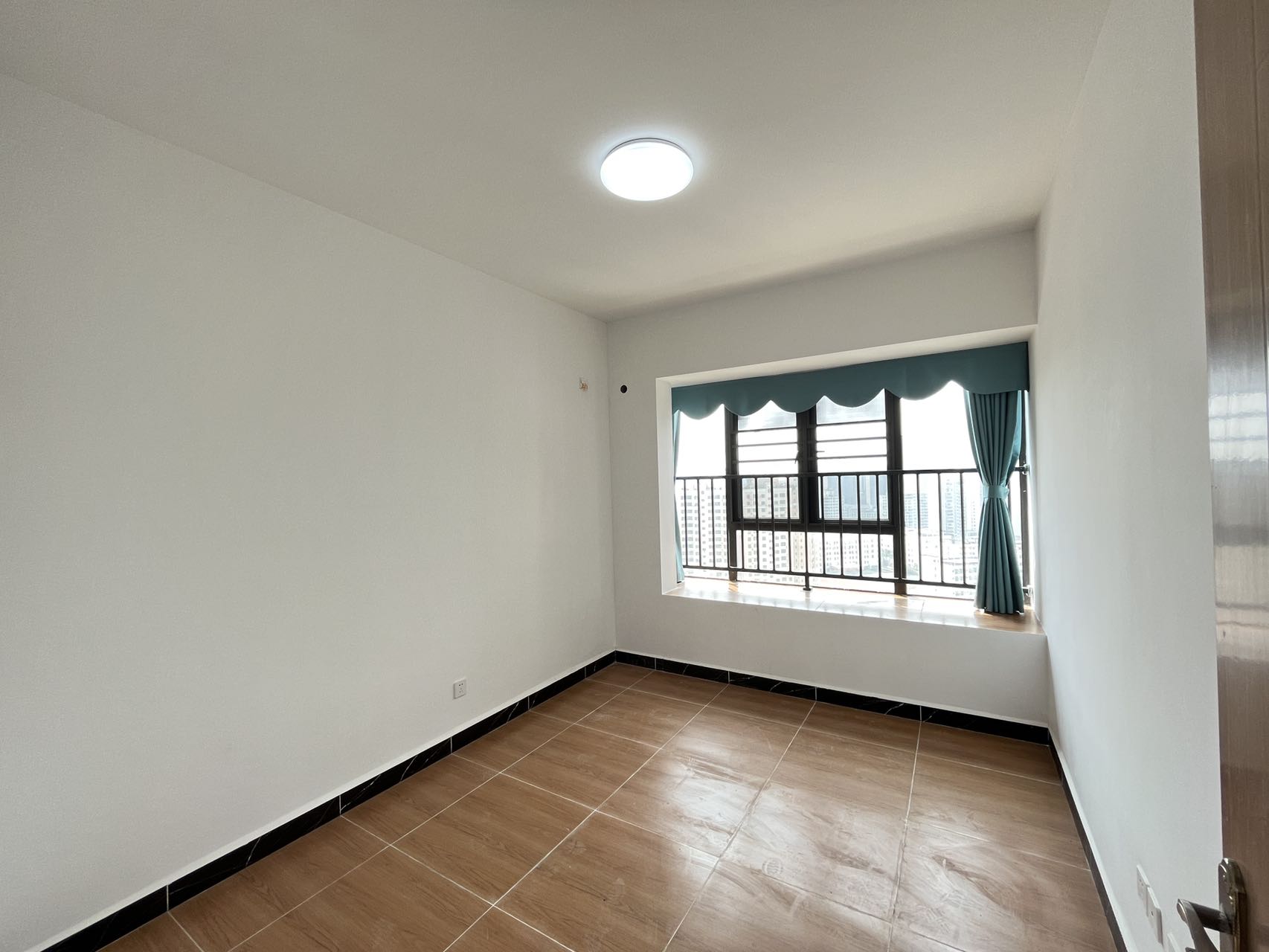 坡博家园五区  5室2厅2卫    3800.0元/月室内图