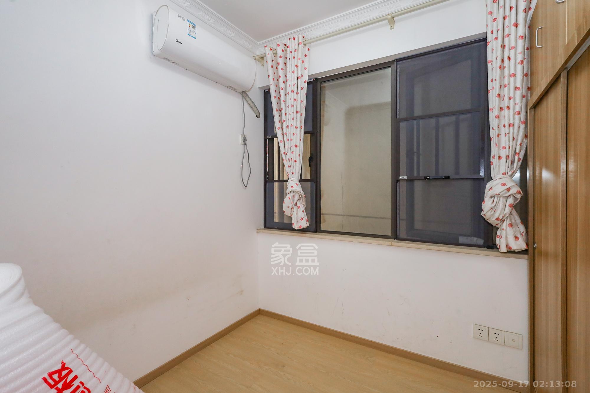 旭辉藏郡(藏郡、旭湘华府)  3室2厅1卫    210.0万 旭辉藏郡(藏郡、旭湘华府)  3室2厅1卫    210.0万卧室