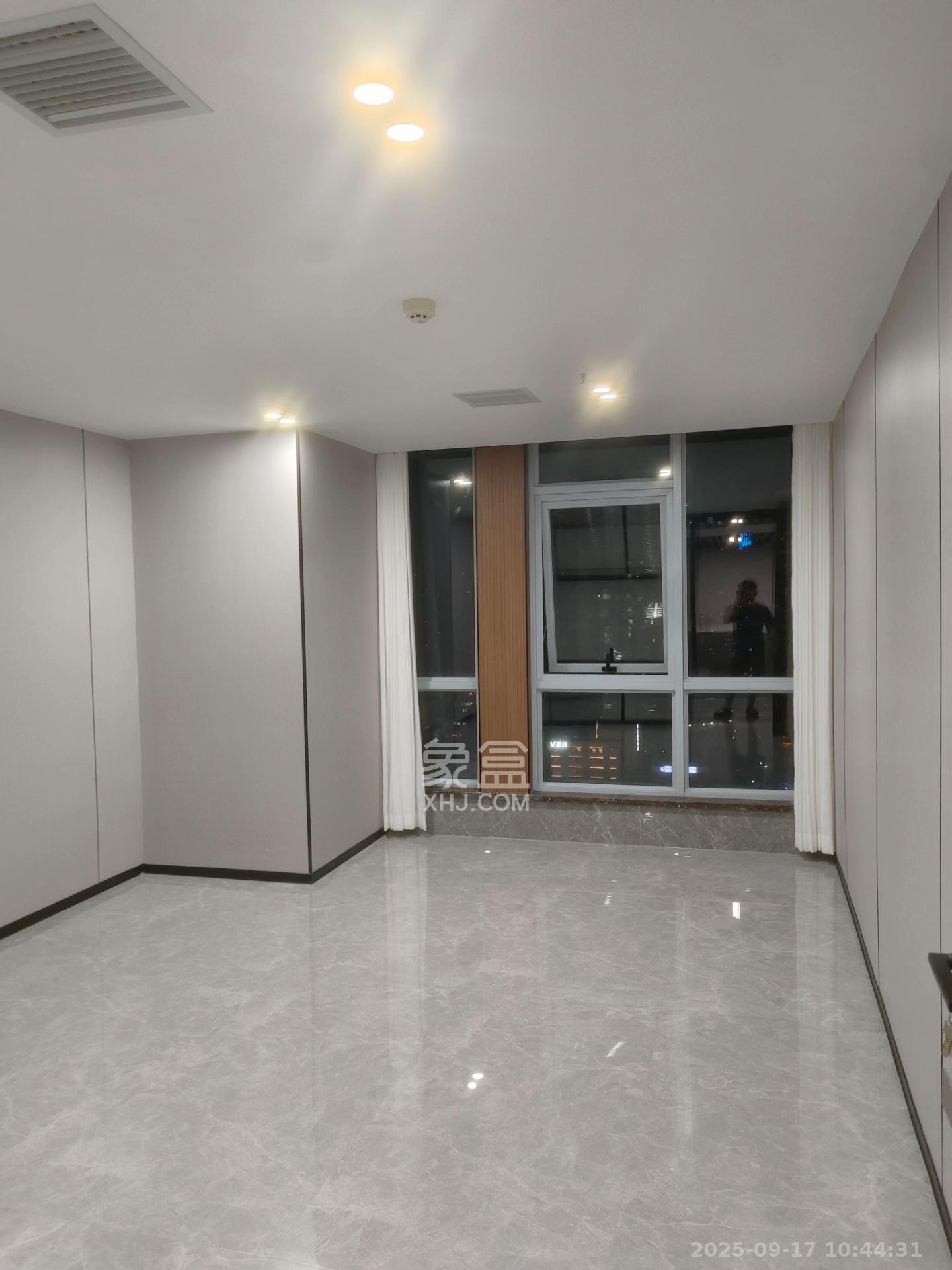 开源鑫贸大楼   248.0㎡      9000.0元/月室内图