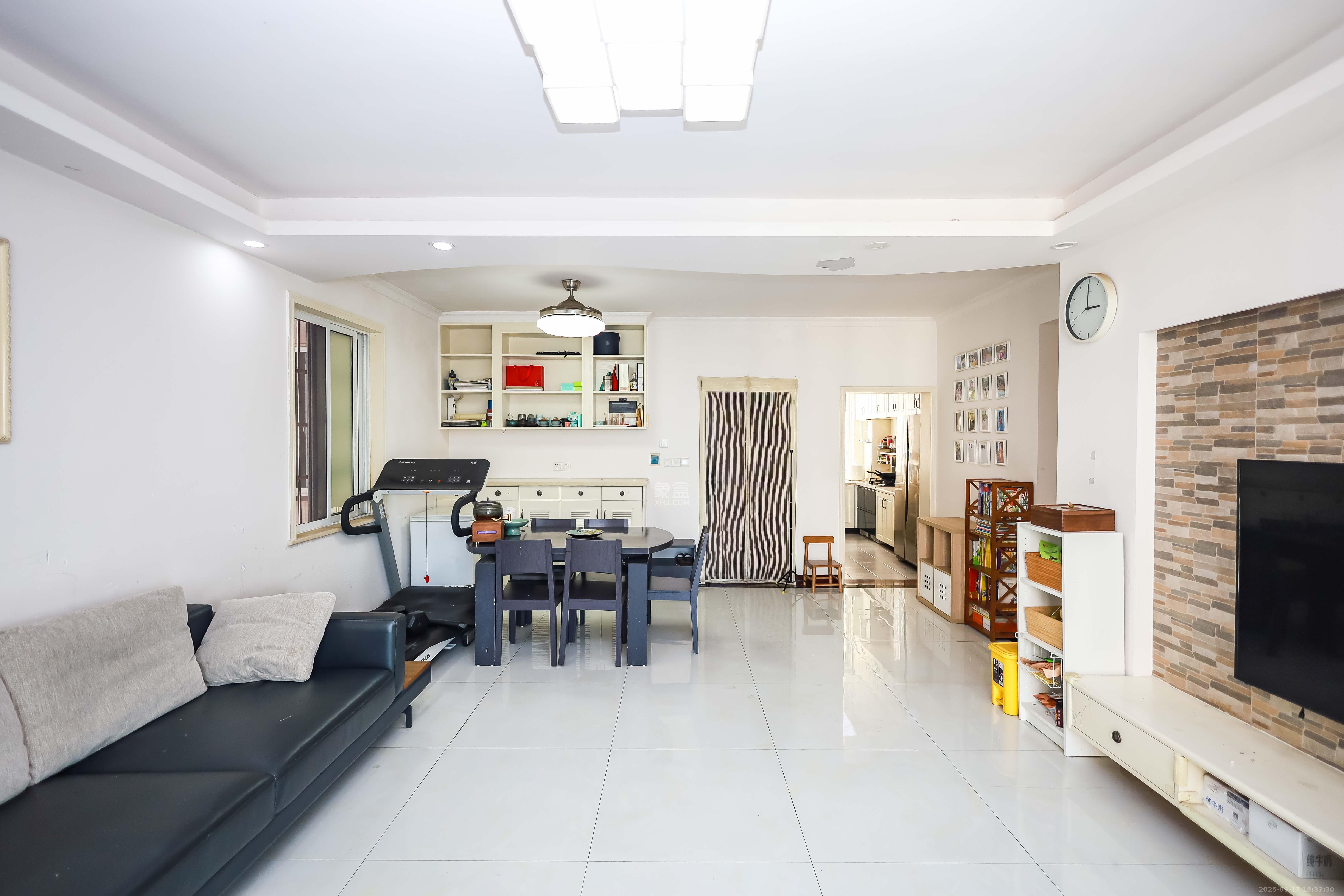 枫雅名苑  3室2厅2卫    136.0万 枫雅名苑  3室2厅2卫    136.0万客厅