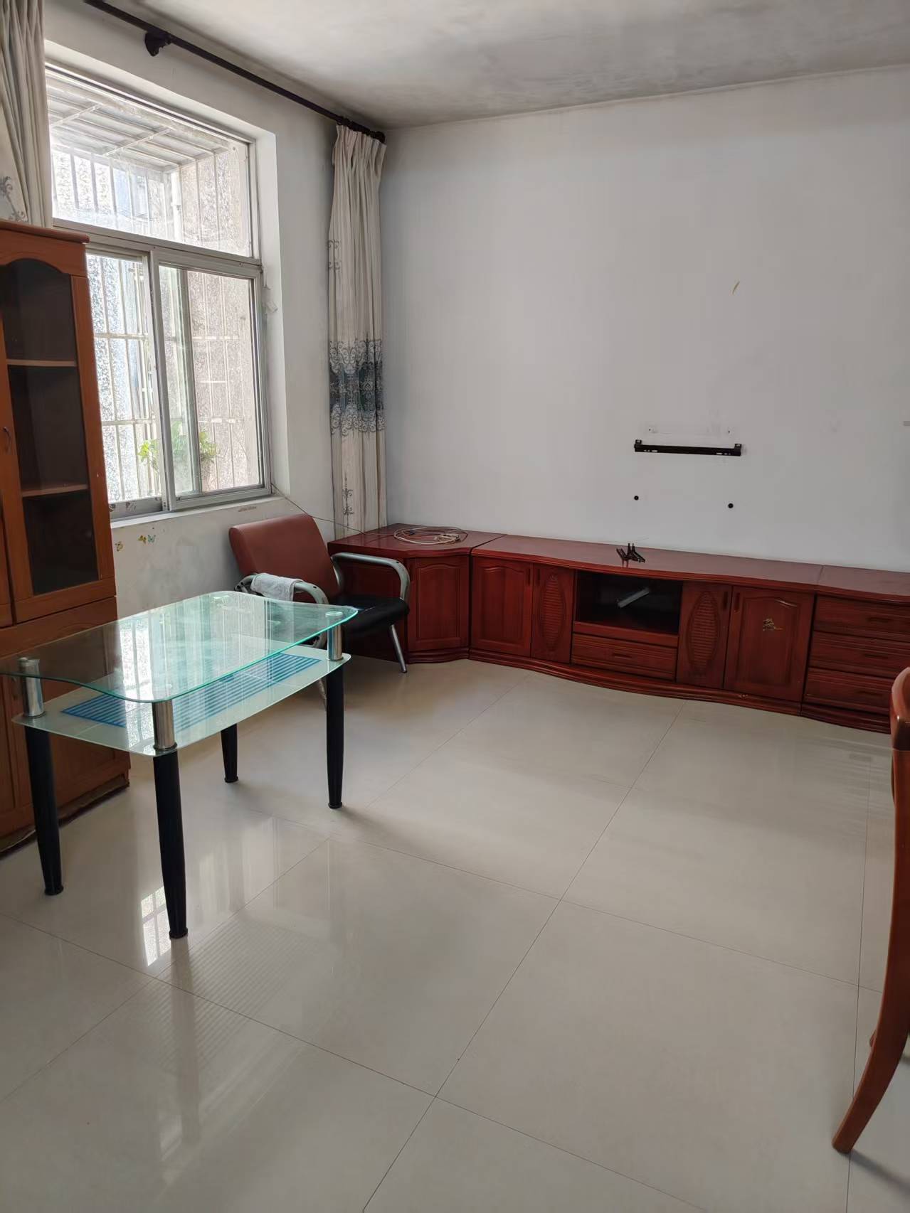 天福新村 3室2厅1卫 1700.0元/月 天福新村 3室2厅1卫 1700.0元/月室内图