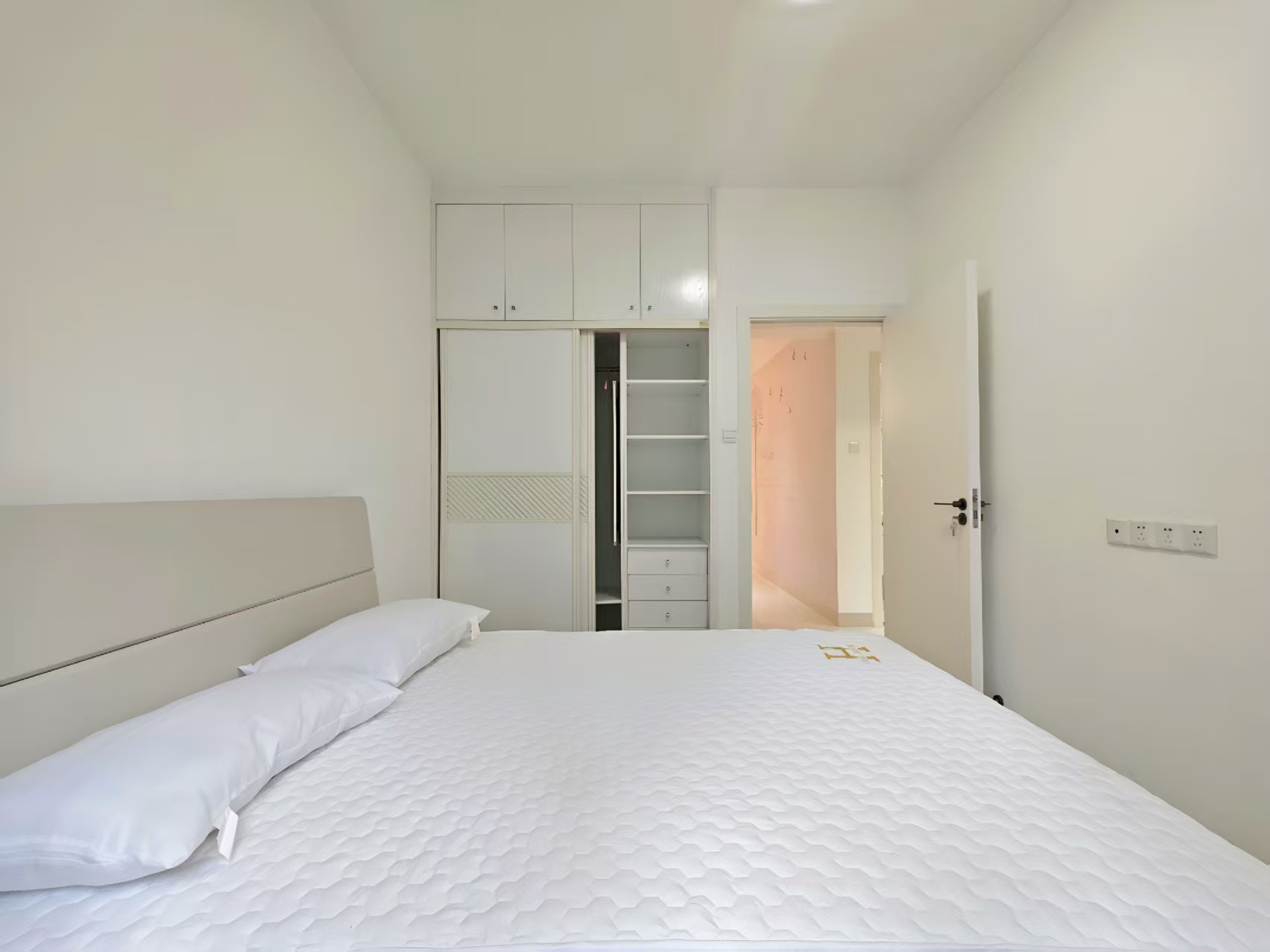 滨江海岸一期 3室2厅2卫 4000.0元/月 滨江海岸一期 3室2厅2卫 4000.0元/月室内图