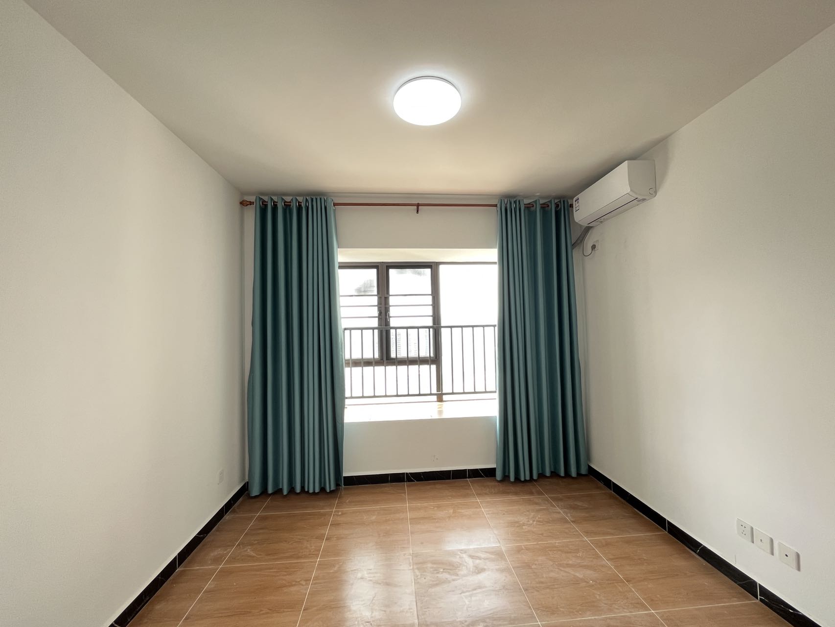 坡博家园五区  5室2厅2卫    3800.0元/月室内图