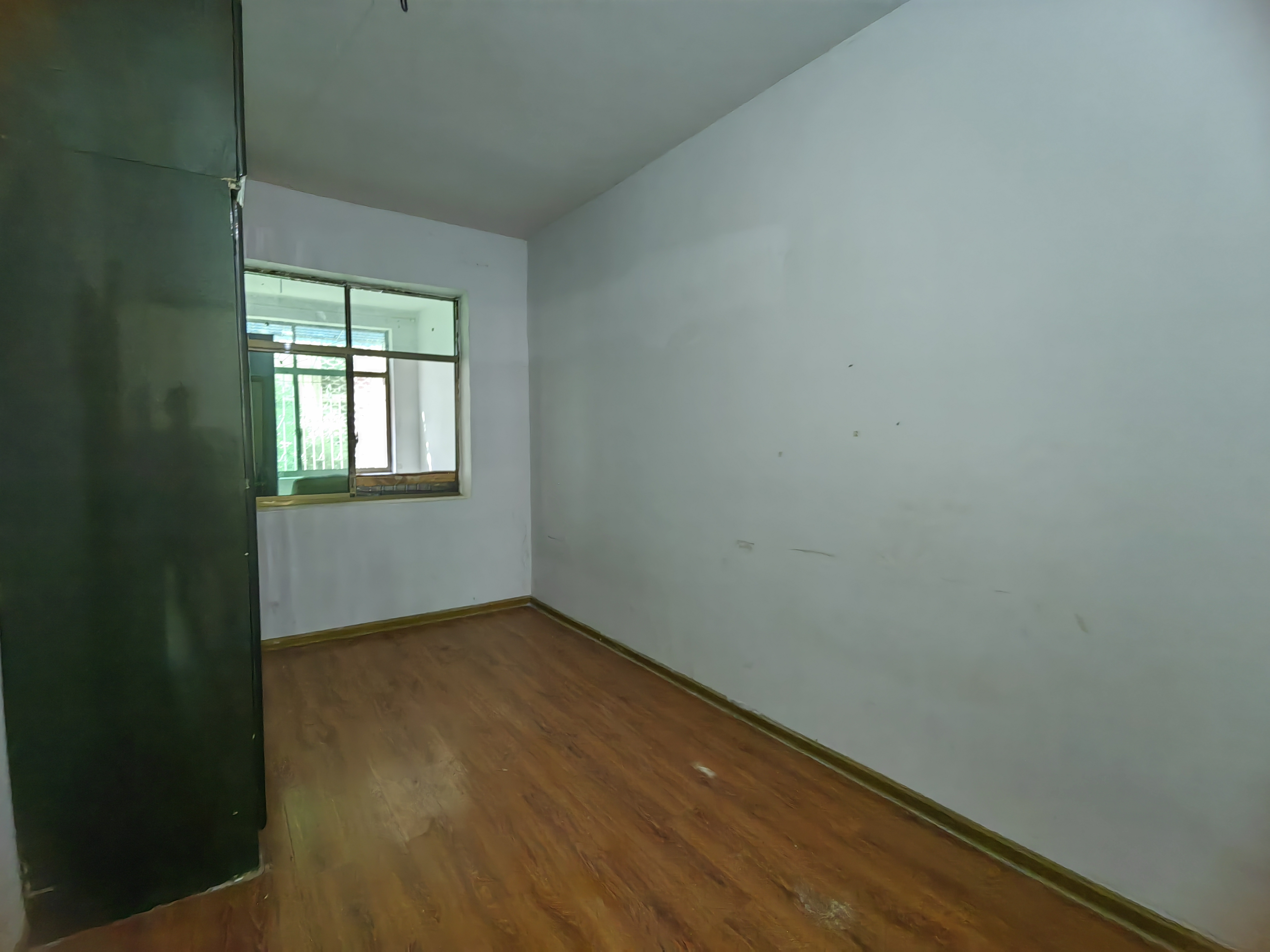 湘阳街北侧环卫处私人联建房  4室1厅1卫    700.0元/月室内图