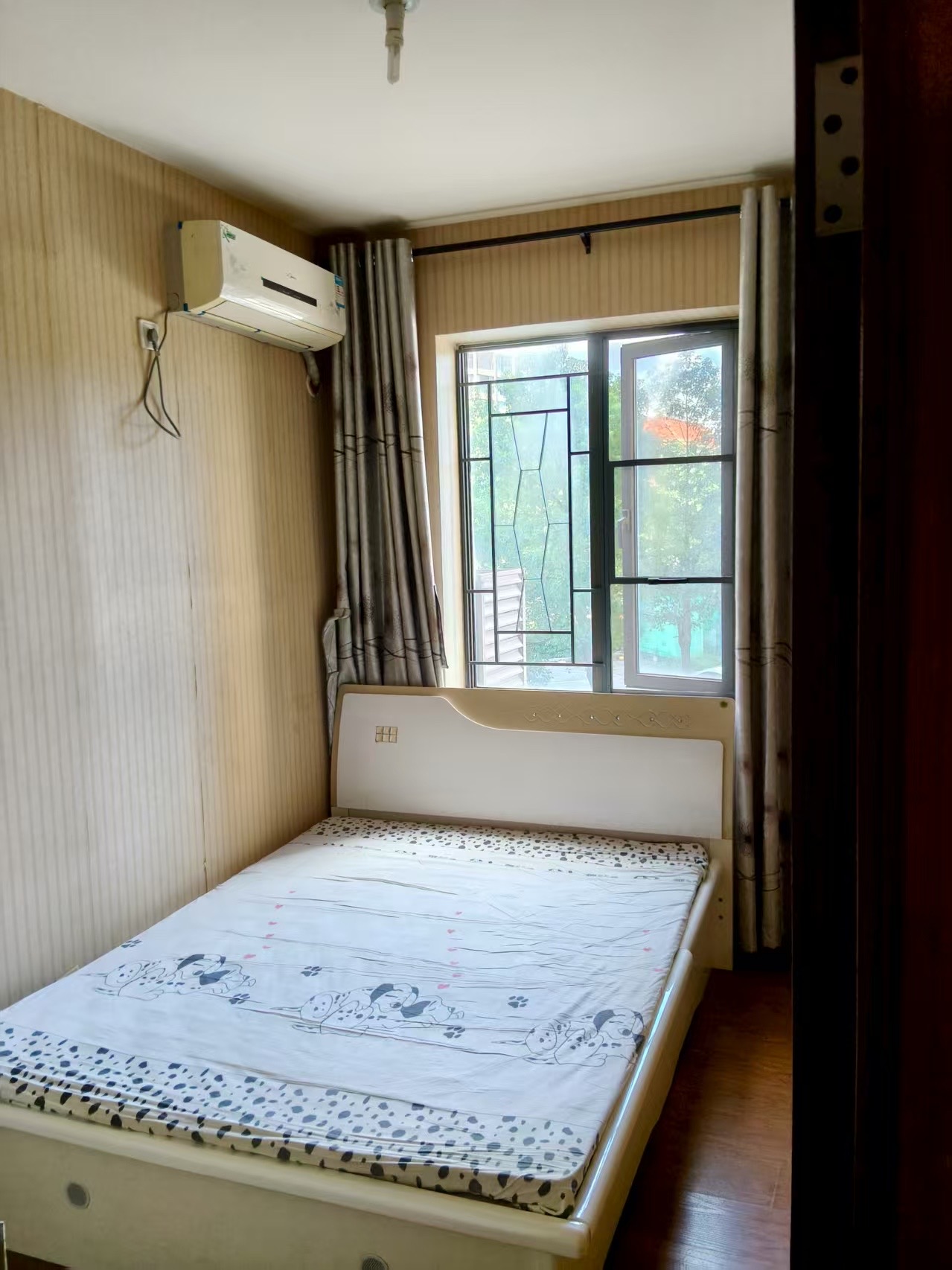 蓝色港湾  2室2厅1卫    1300.0元/月 蓝色港湾  2室2厅1卫    1300.0元/月室内图