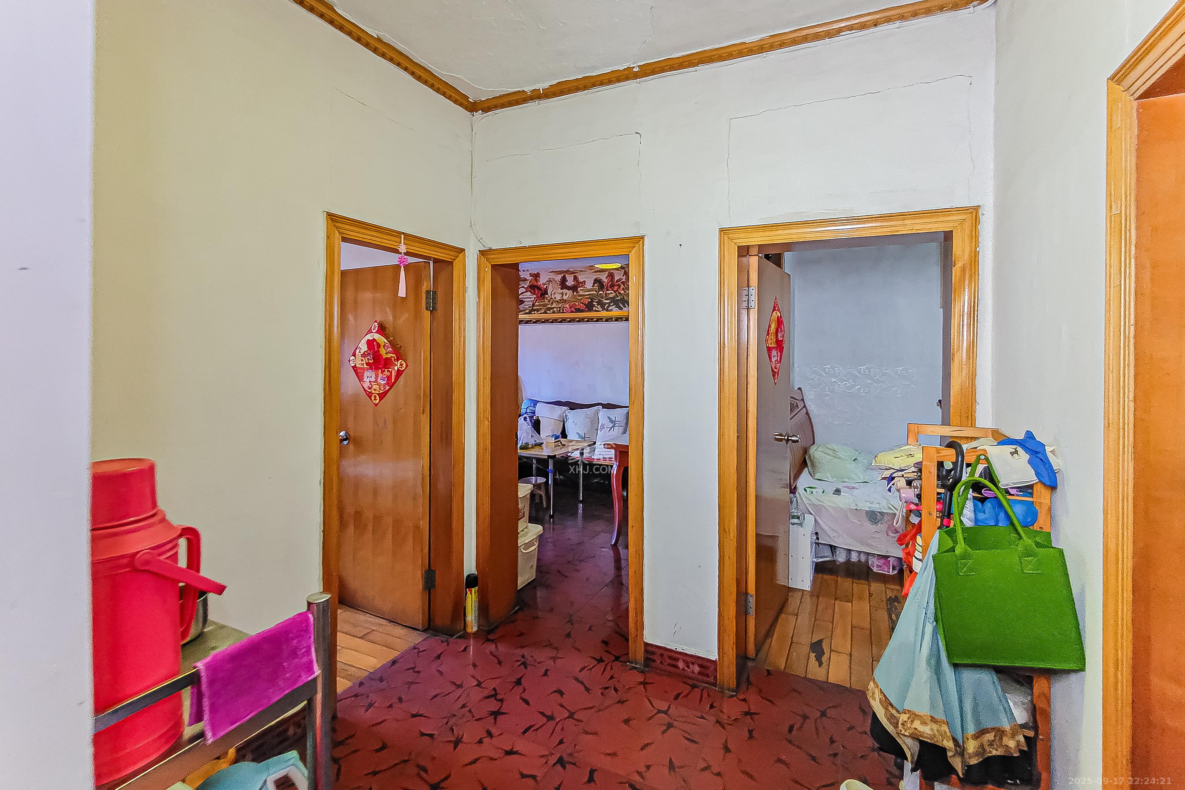 宝塔山粮食仓库单位房 2室2厅1卫 40.0万 宝塔山粮食仓库单位房 2室2厅1卫 40.0万客厅