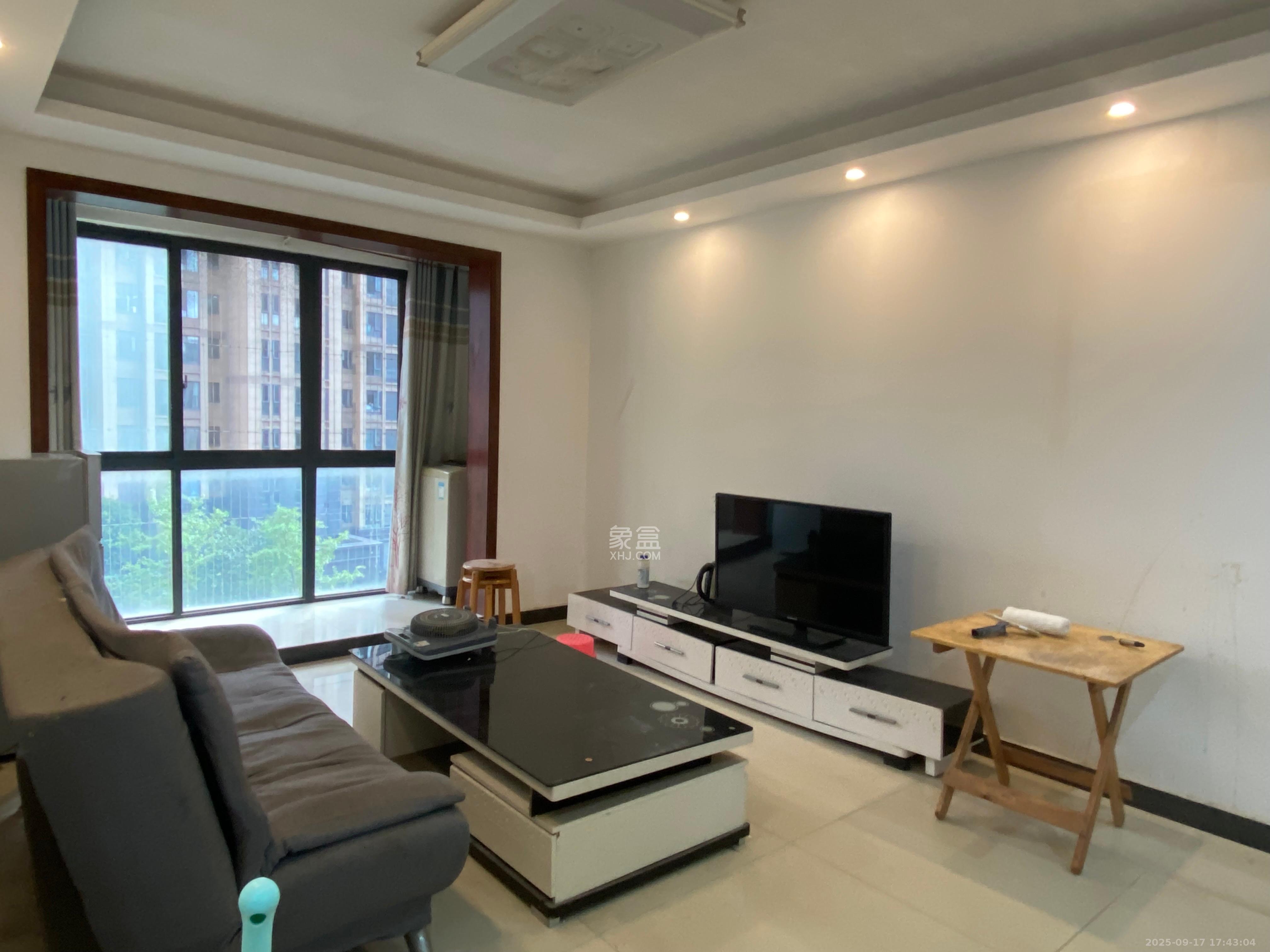 荣盛花语馨苑 3室2厅1卫 2350.0元/月 荣盛花语馨苑 3室2厅1卫 2350.0元/月室内图