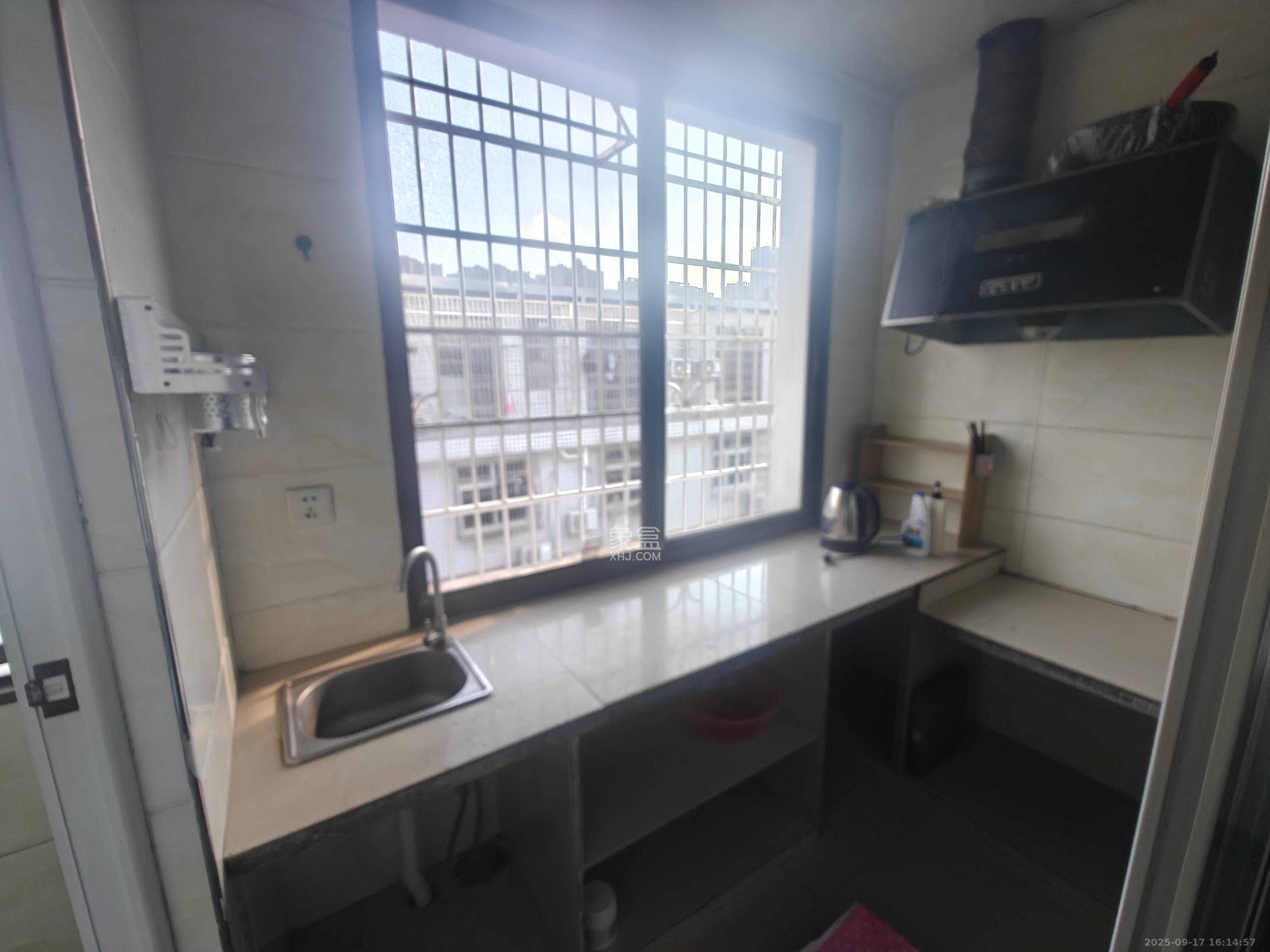 松雅安置小区 2室1厅1卫 700.0元/月 松雅安置小区 2室1厅1卫 700.0元/月室内图