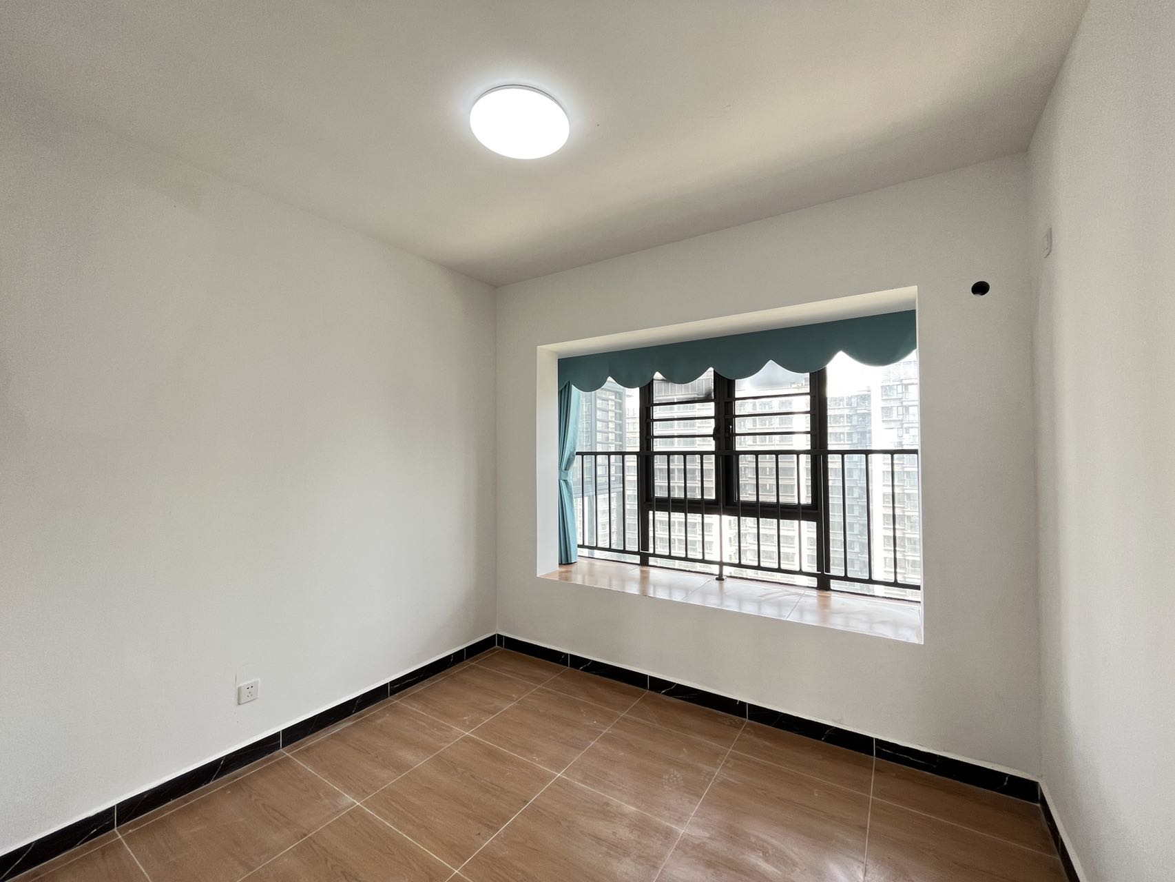 坡博家园五区  5室2厅2卫    3800.0元/月室内图