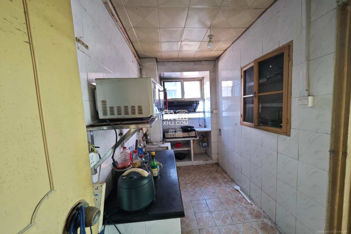 长岭水电八局宿舍 3室1厅1卫 1600.0元/月 长岭水电八局宿舍 3室1厅1卫 1600.0元/月室内图