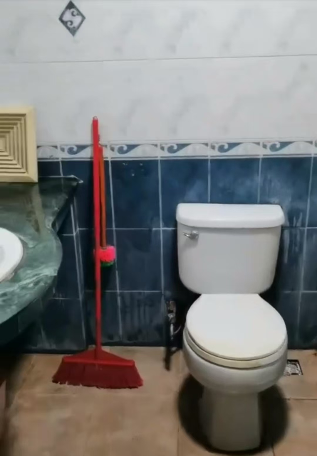 绿地海长流一期 2室2厅1卫 2300.0元/月 绿地海长流一期 2室2厅1卫 2300.0元/月室内图