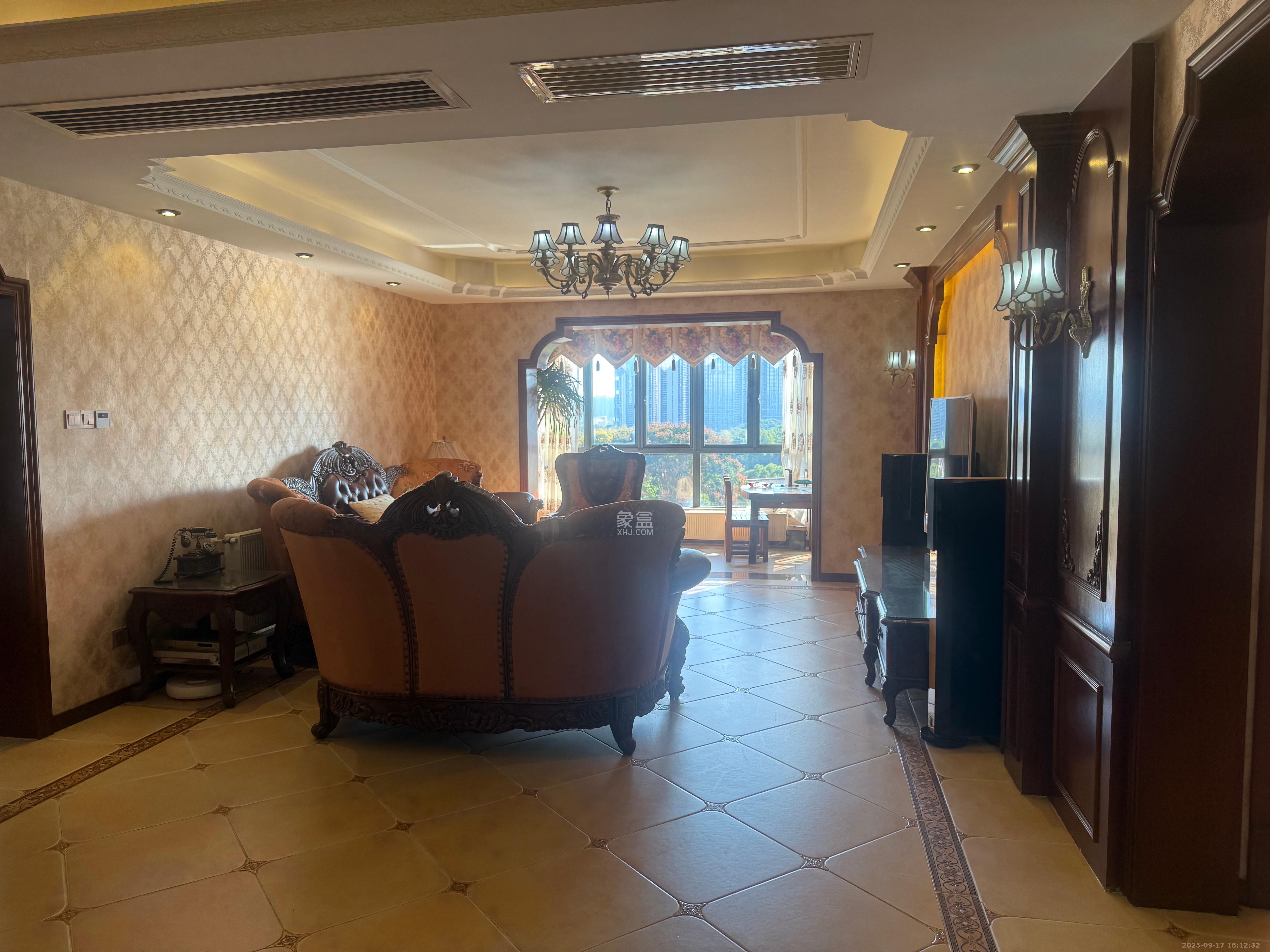 藏珑湖上国际花园  4室2厅2卫    6300.0元/月 藏珑湖上国际花园  4室2厅2卫    6300.0元/月