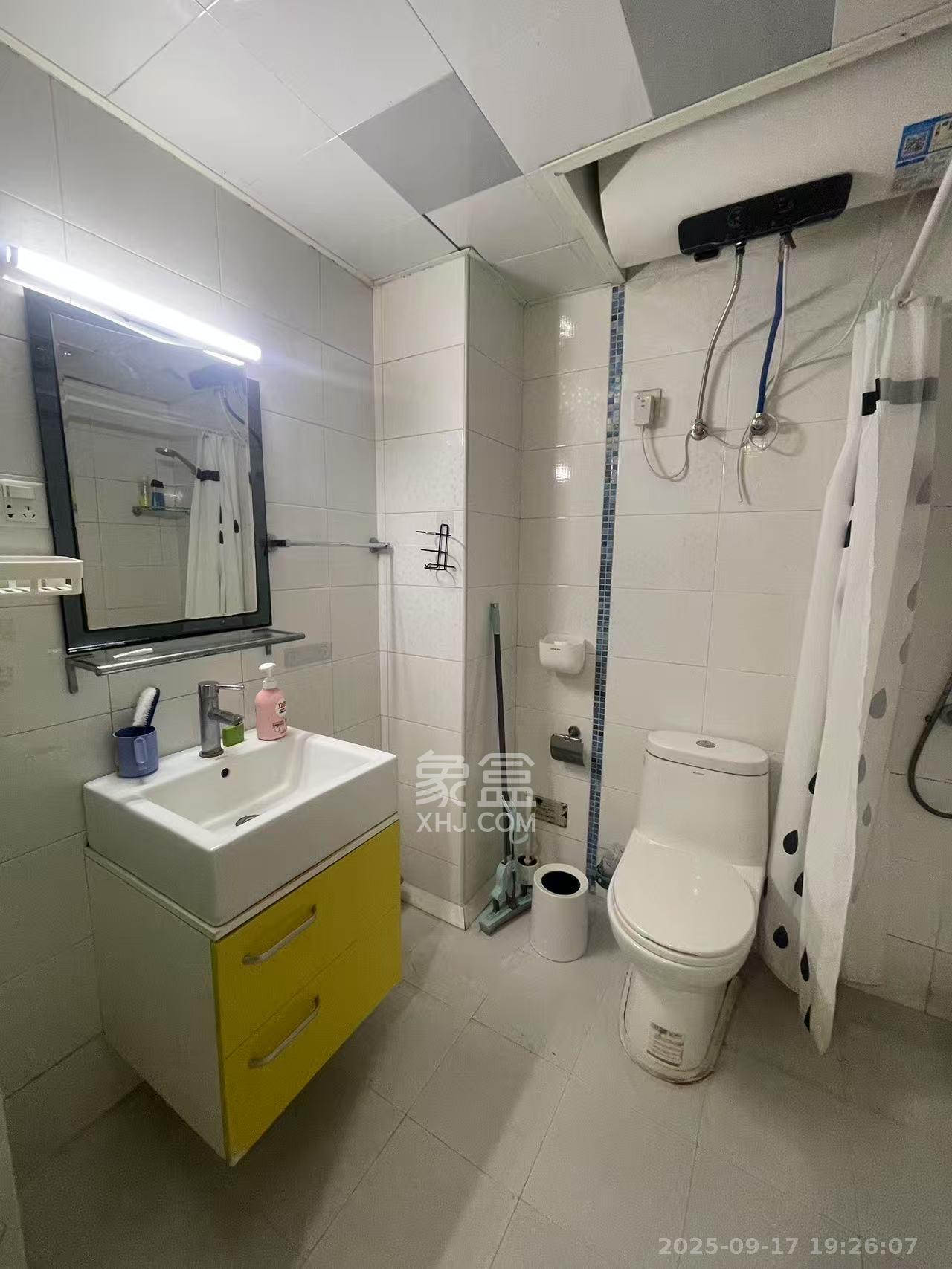 七彩丽都 1室1厅1卫 2000.0元/月 七彩丽都 1室1厅1卫 2000.0元/月室内图