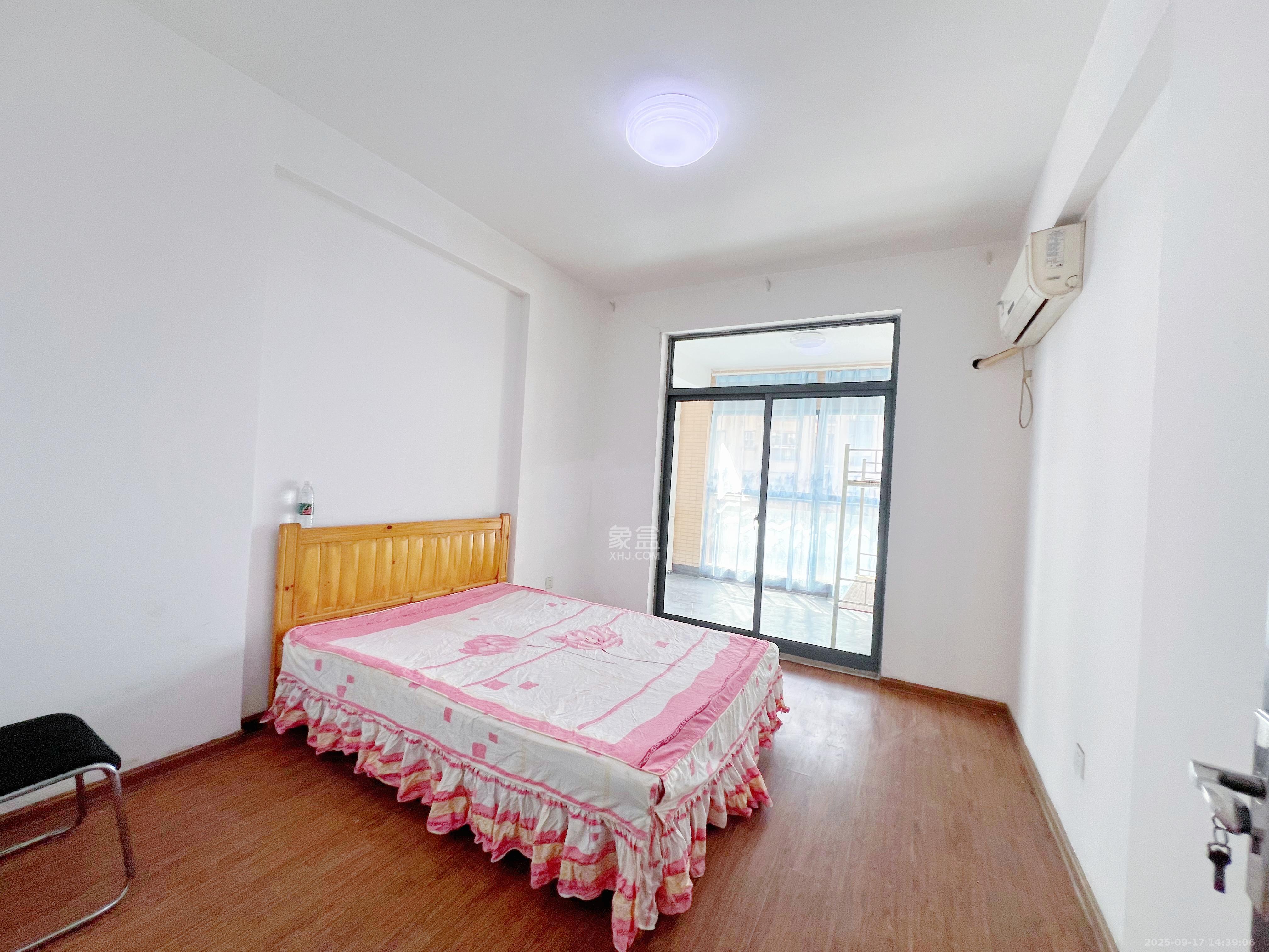 中城丽景香山园 3室2厅2卫 2500.0元/月 中城丽景香山园 3室2厅2卫 2500.0元/月室内图