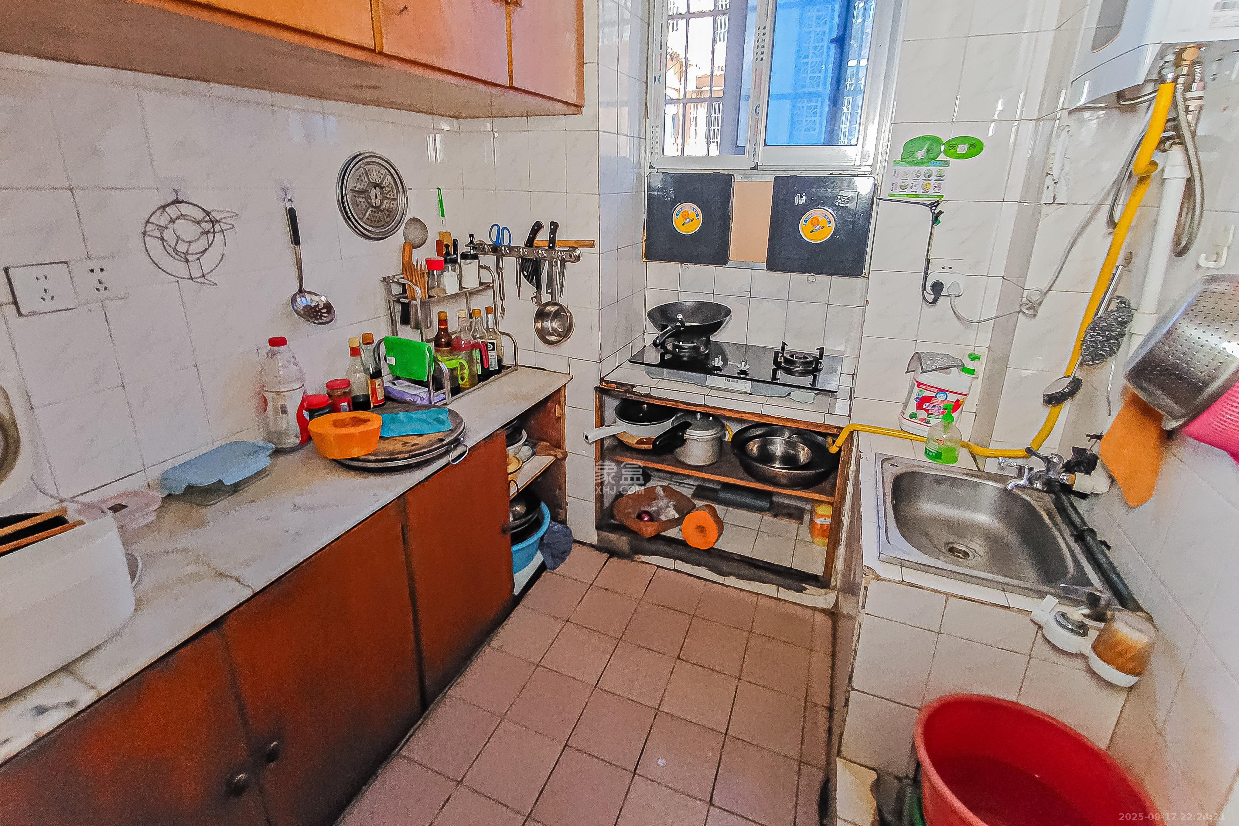 宝塔山粮食仓库单位房 2室2厅1卫 40.0万 宝塔山粮食仓库单位房 2室2厅1卫 40.0万厨房