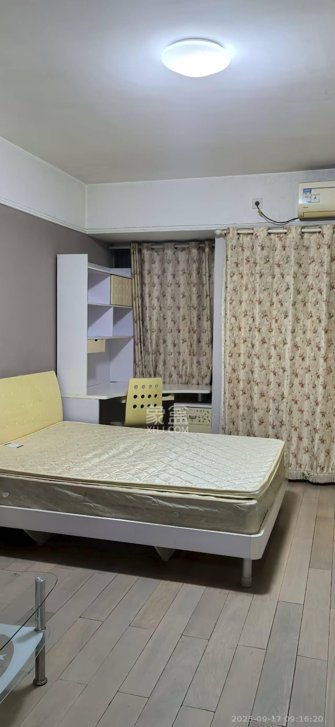 万科金色家园  1室1厅1卫    1300.0元/月 万科金色家园  1室1厅1卫    1300.0元/月