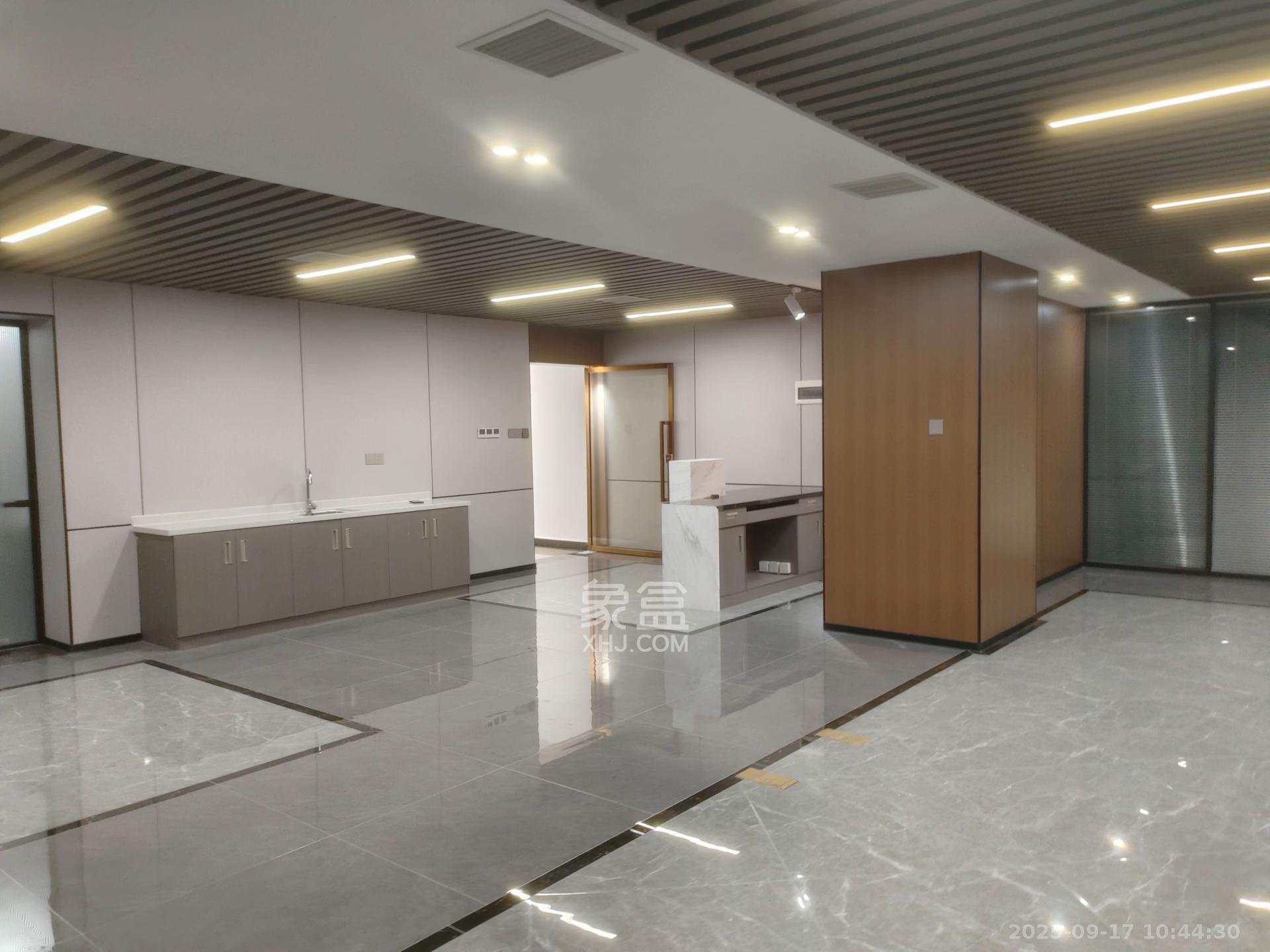 开源鑫贸大楼   248.0㎡      9000.0元/月室内图