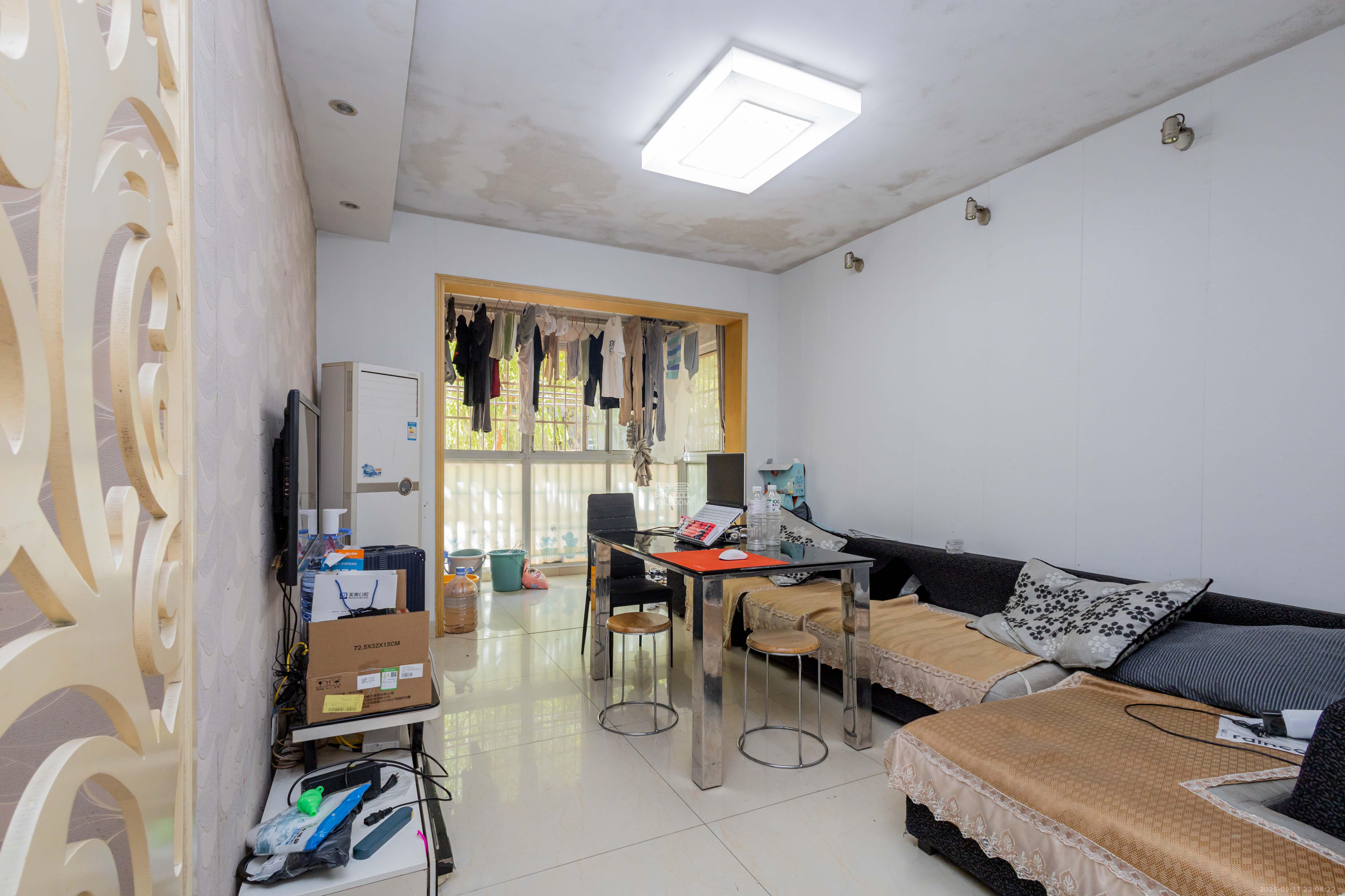 东业苹果社区  2室1厅1卫    36.0万客厅