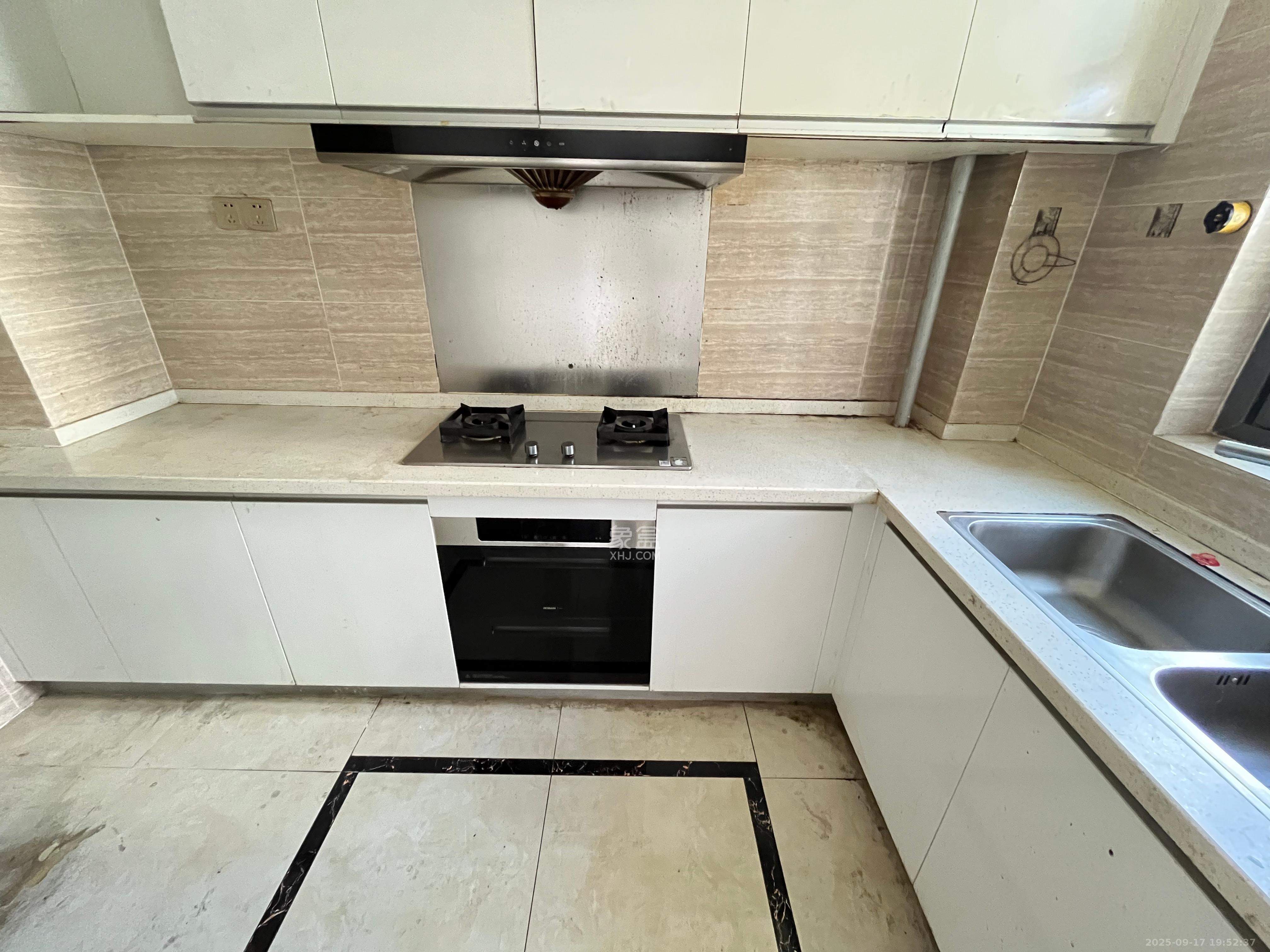 富力十号  4室2厅2卫    4500.0元/月 富力十号  4室2厅2卫    4500.0元/月室内图