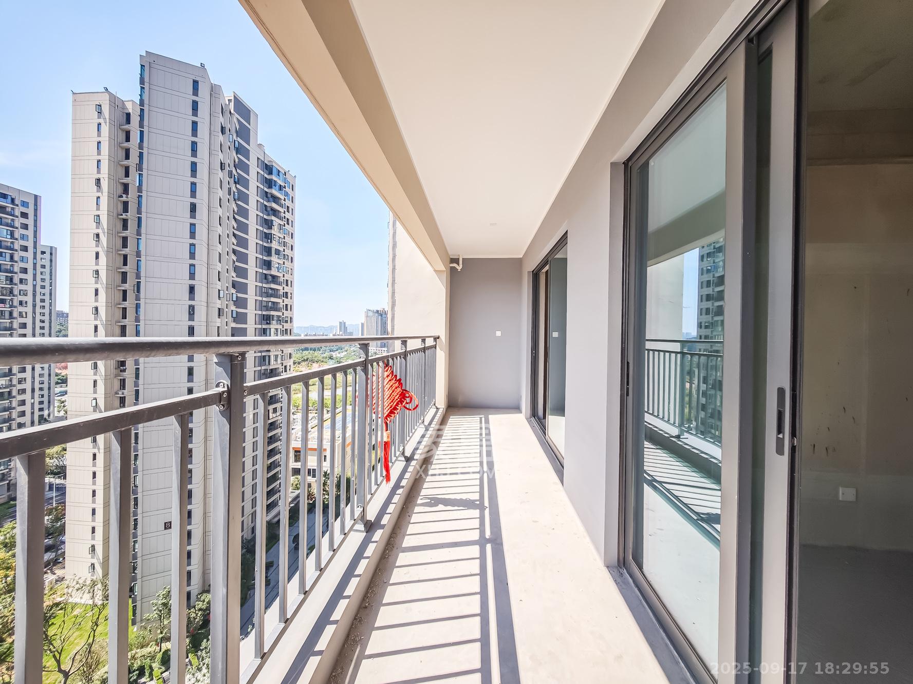 长沙北中心保利时代G区 3室2厅2卫 100.0万 长沙北中心保利时代G区 3室2厅2卫 100.0万阳台