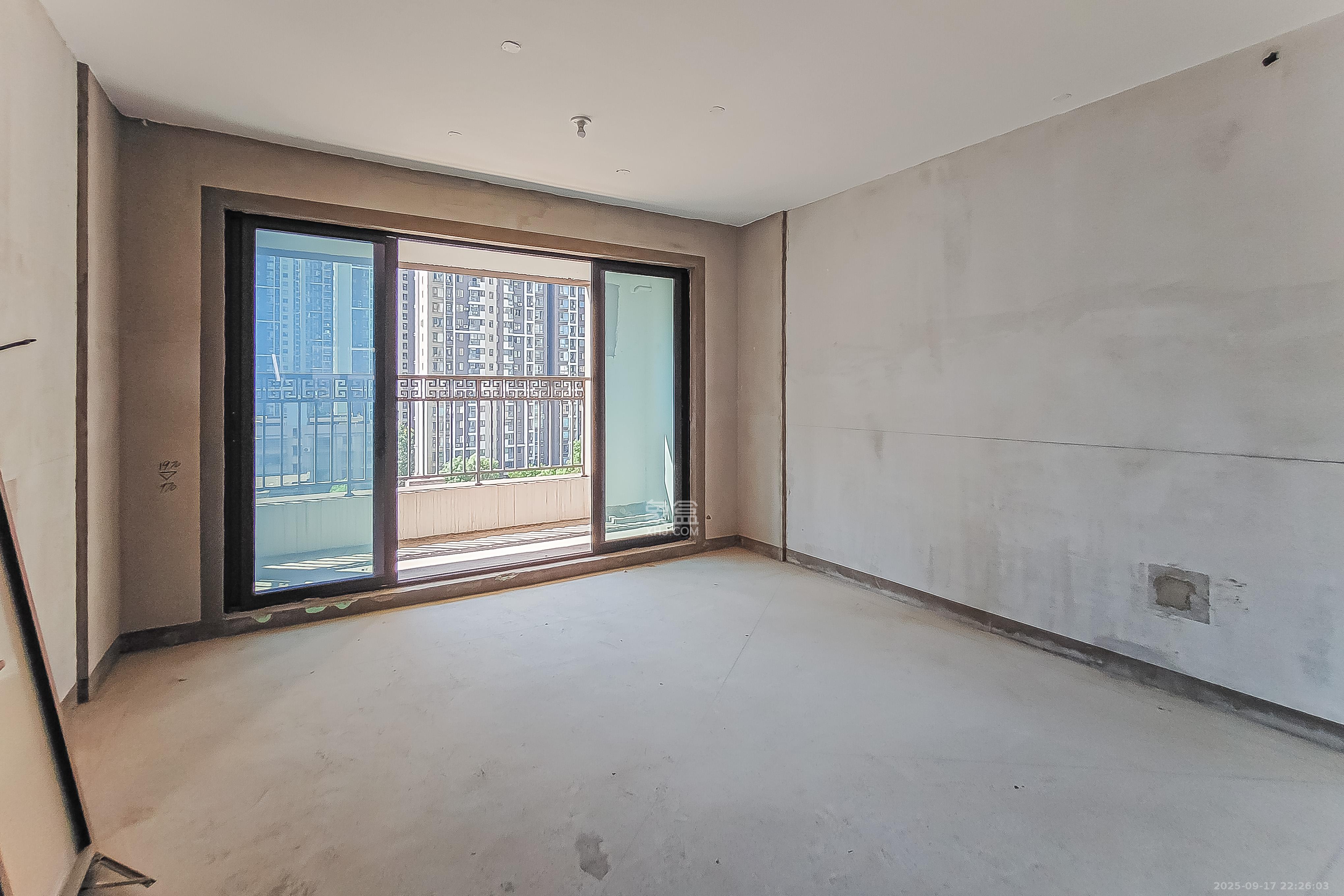 建发央玺(建发泱玺雅苑) 4室2厅2卫 287.0万 建发央玺(建发泱玺雅苑) 4室2厅2卫 287.0万客厅