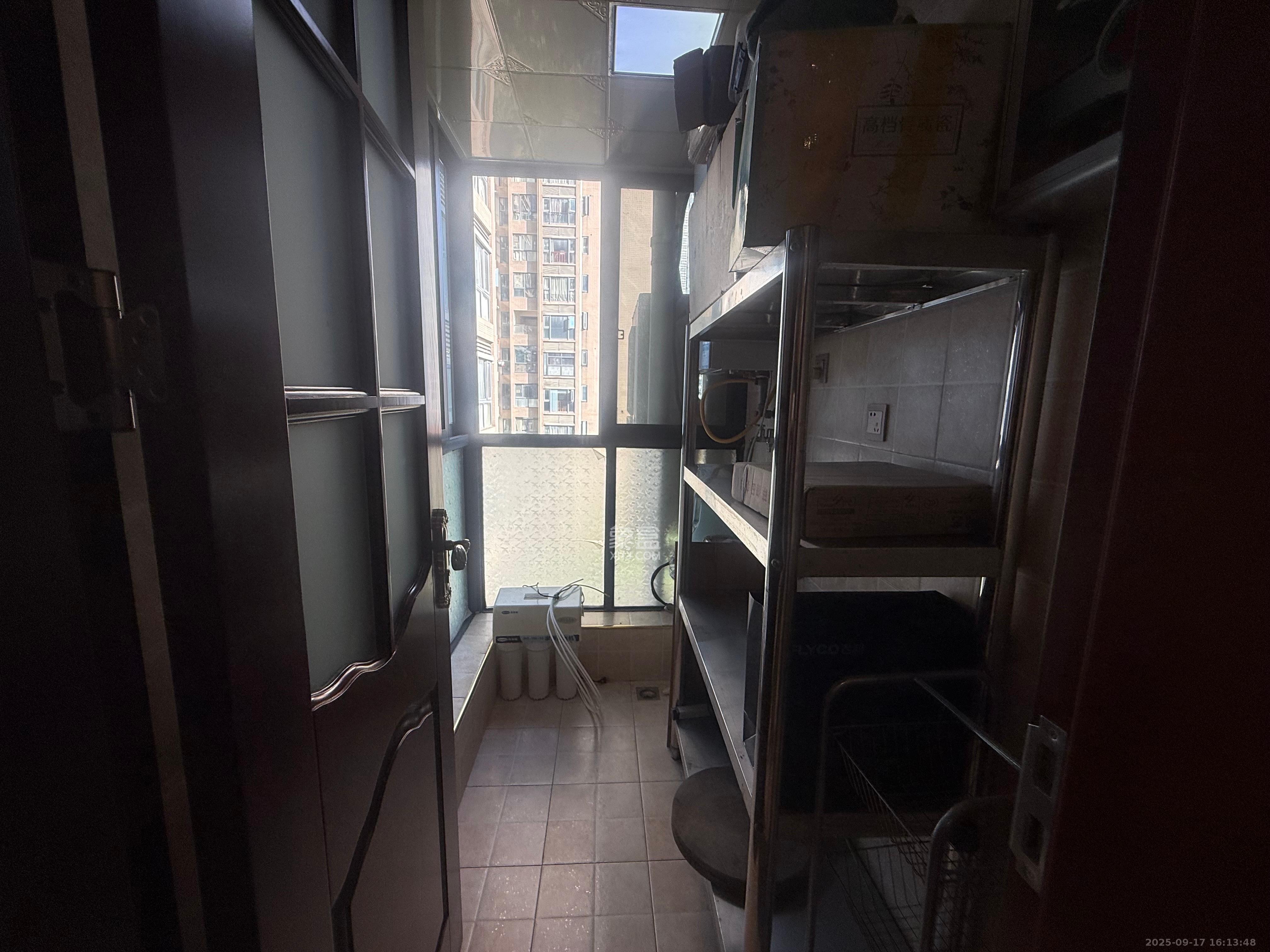 藏珑湖上国际花园 4室2厅2卫 6300.0元/月 藏珑湖上国际花园 4室2厅2卫 6300.0元/月室内图