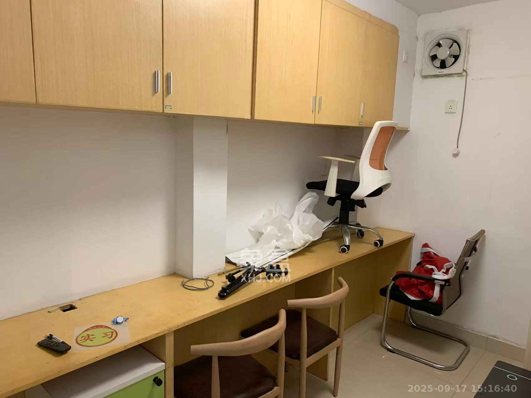 新时代广场  3室2厅1卫    3000.0元/月 新时代广场  3室2厅1卫    3000.0元/月室内图