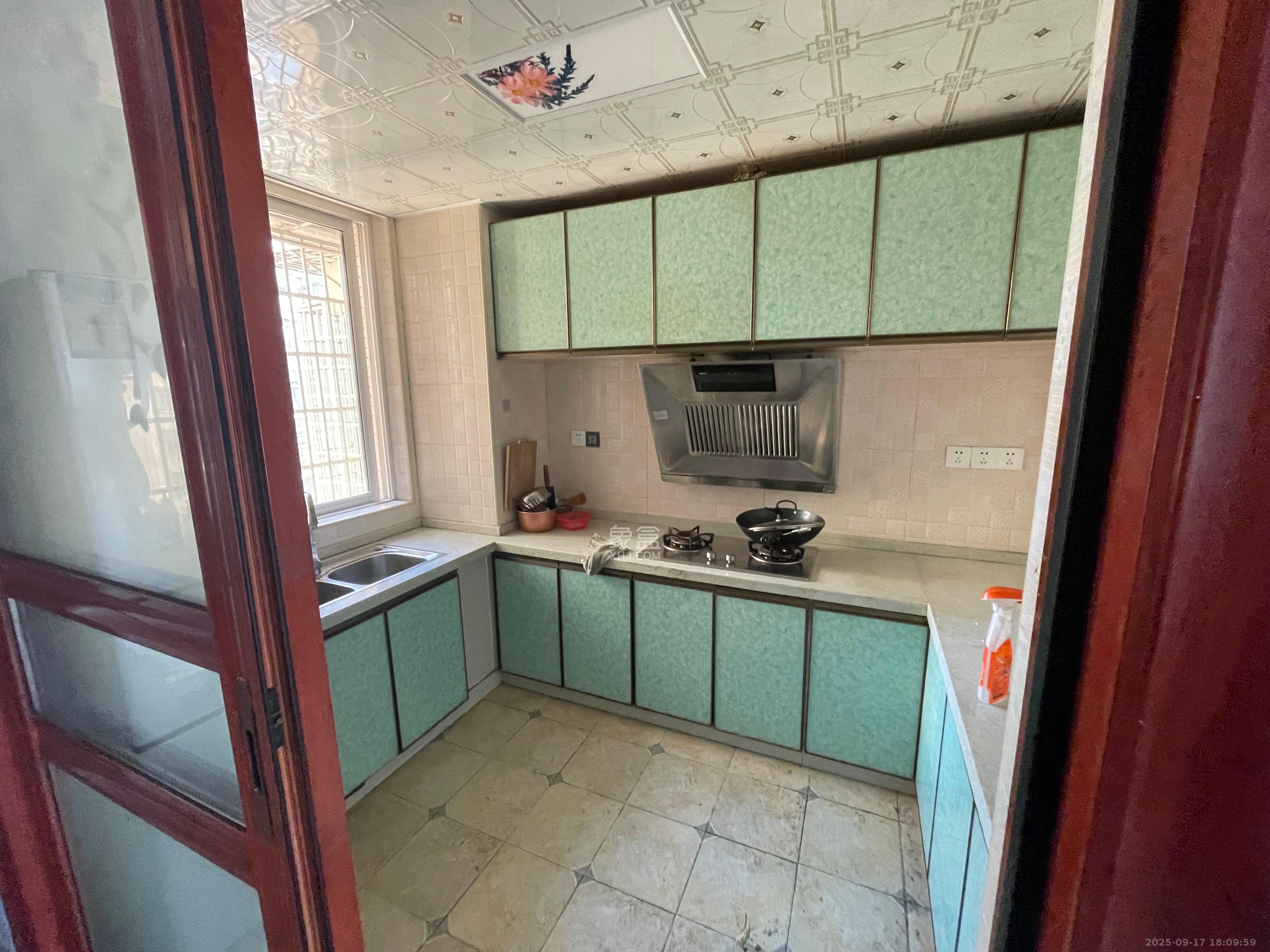 星城新宇桃花苑  3室1厅2卫    1900.0元/月室内图