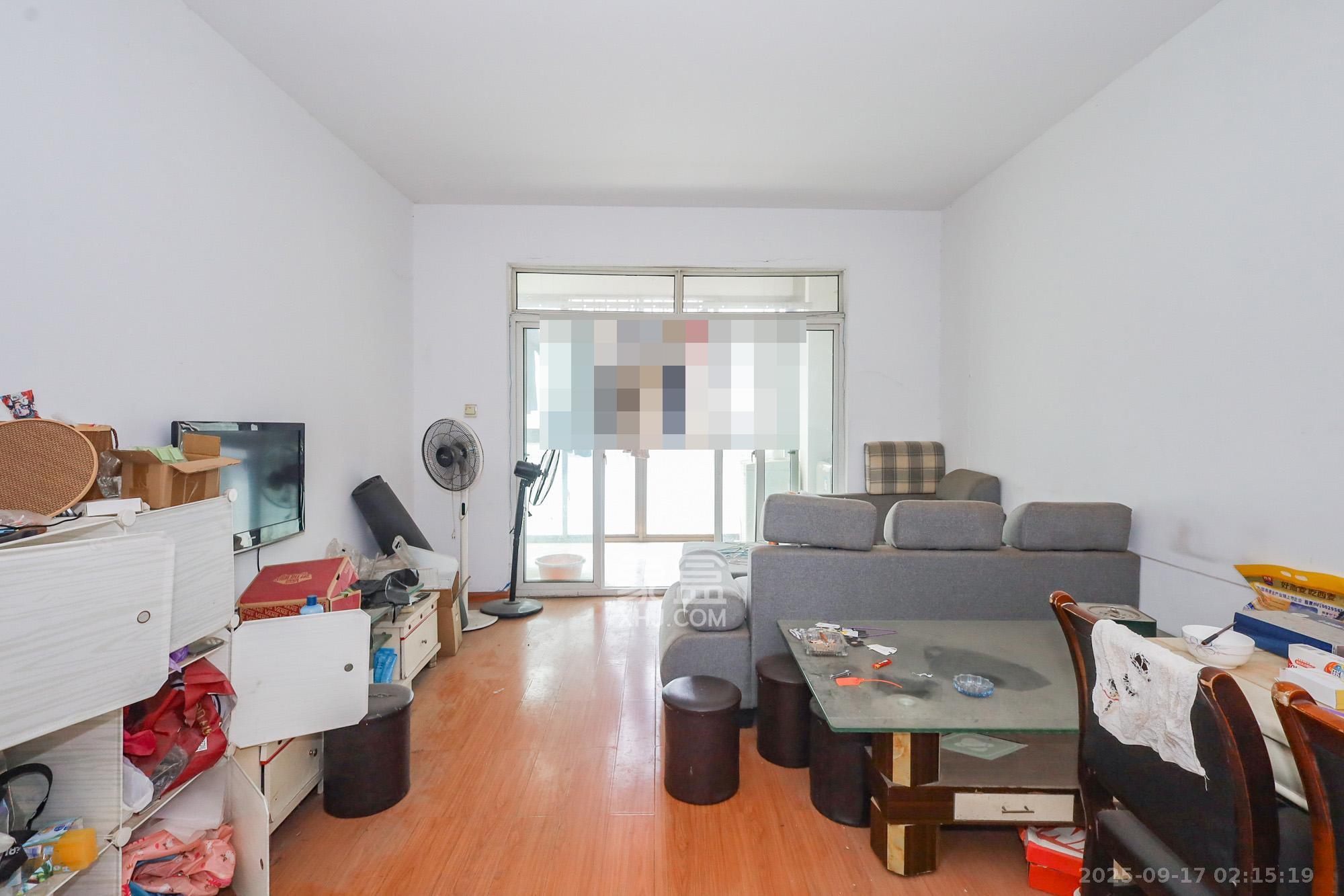 金麓西岸和苑 2室2厅1卫 63.3万 金麓西岸和苑 2室2厅1卫 63.3万客厅