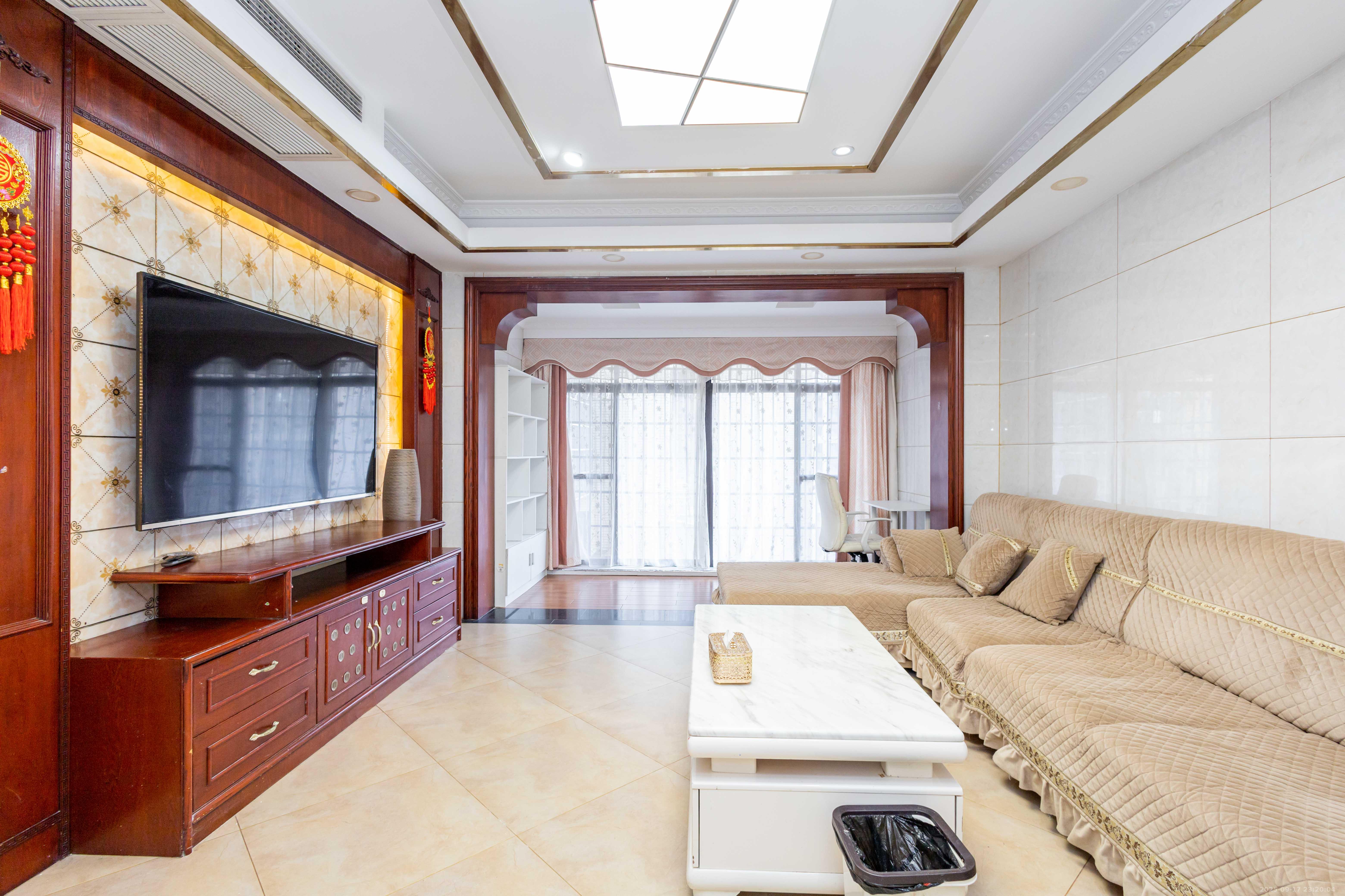 盛隆佳园  4室2厅2卫    126.0万客厅