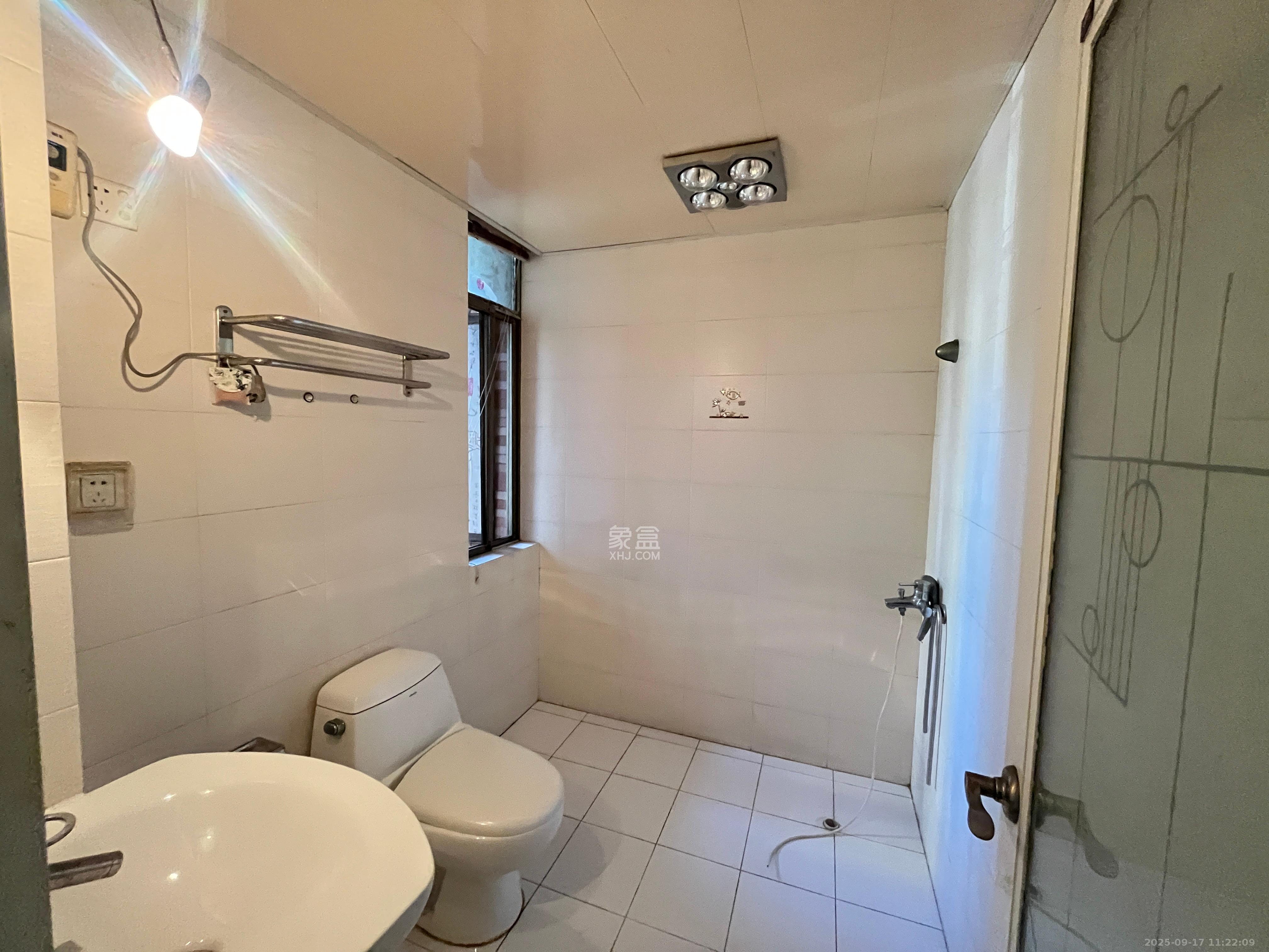 金星公寓  3室2厅2卫    2200.0元/月室内图